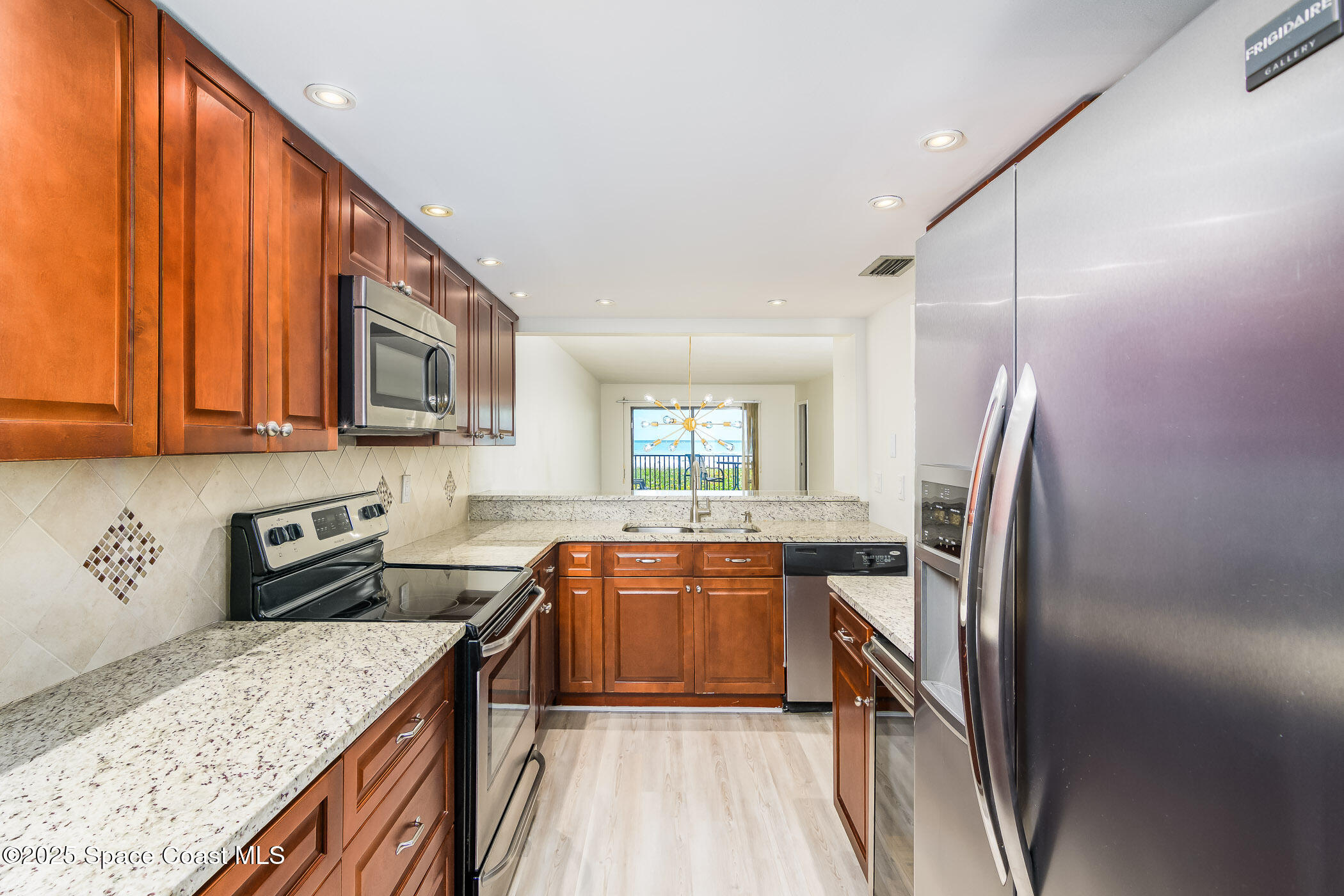 8496 Ridgewood Avenue 3205