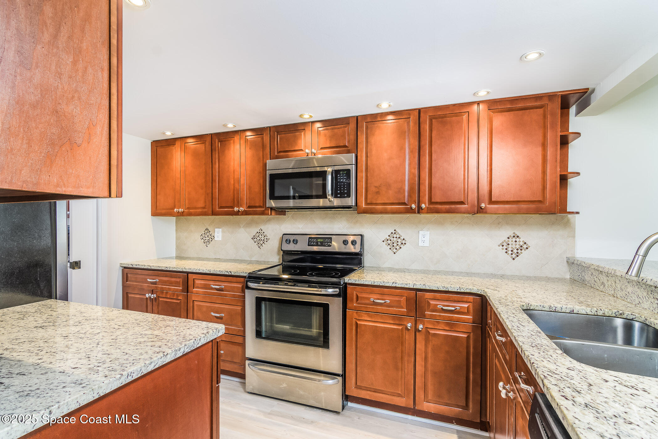 8496 Ridgewood Avenue 3205