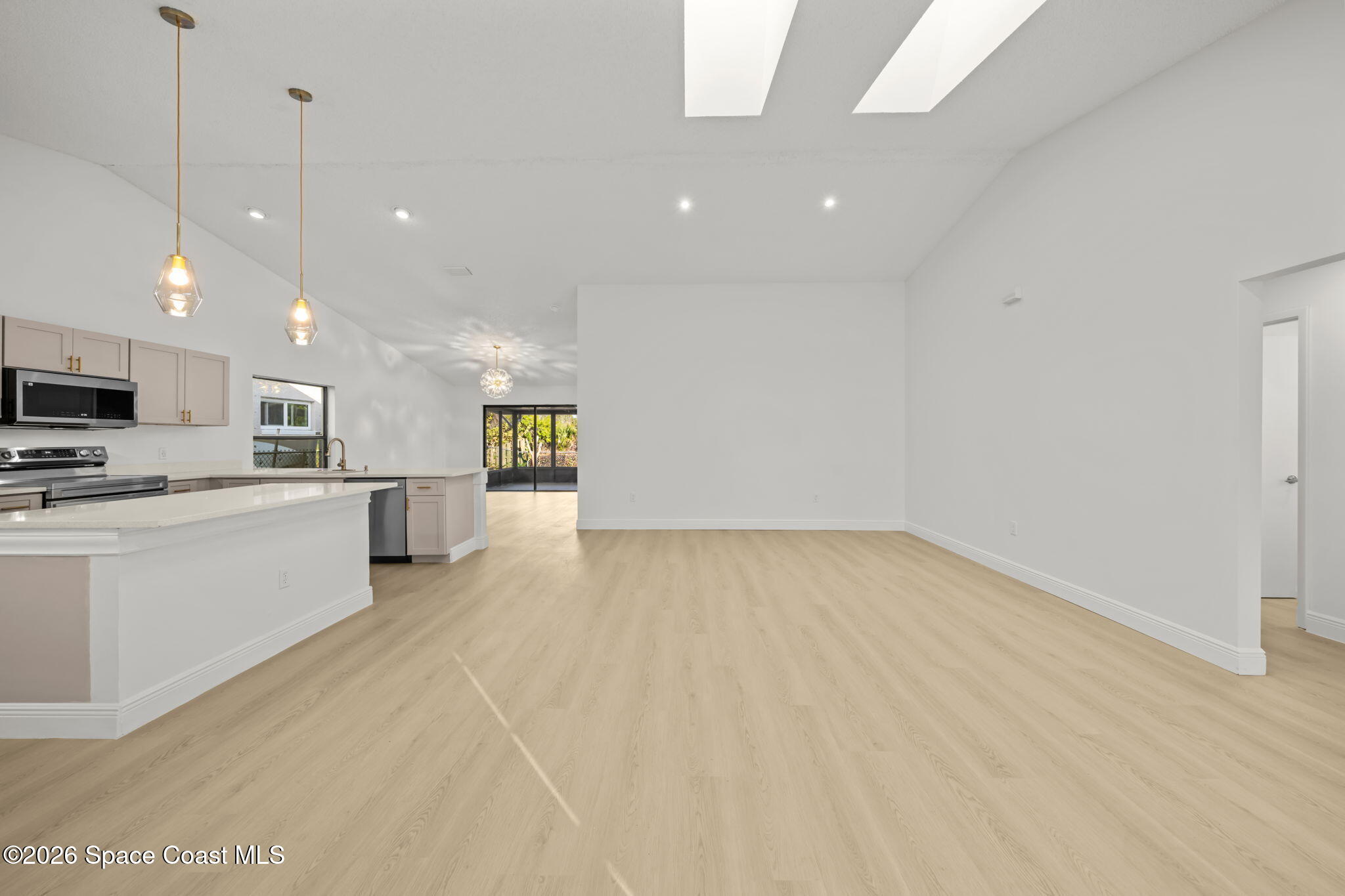 1756 Clover Circle W