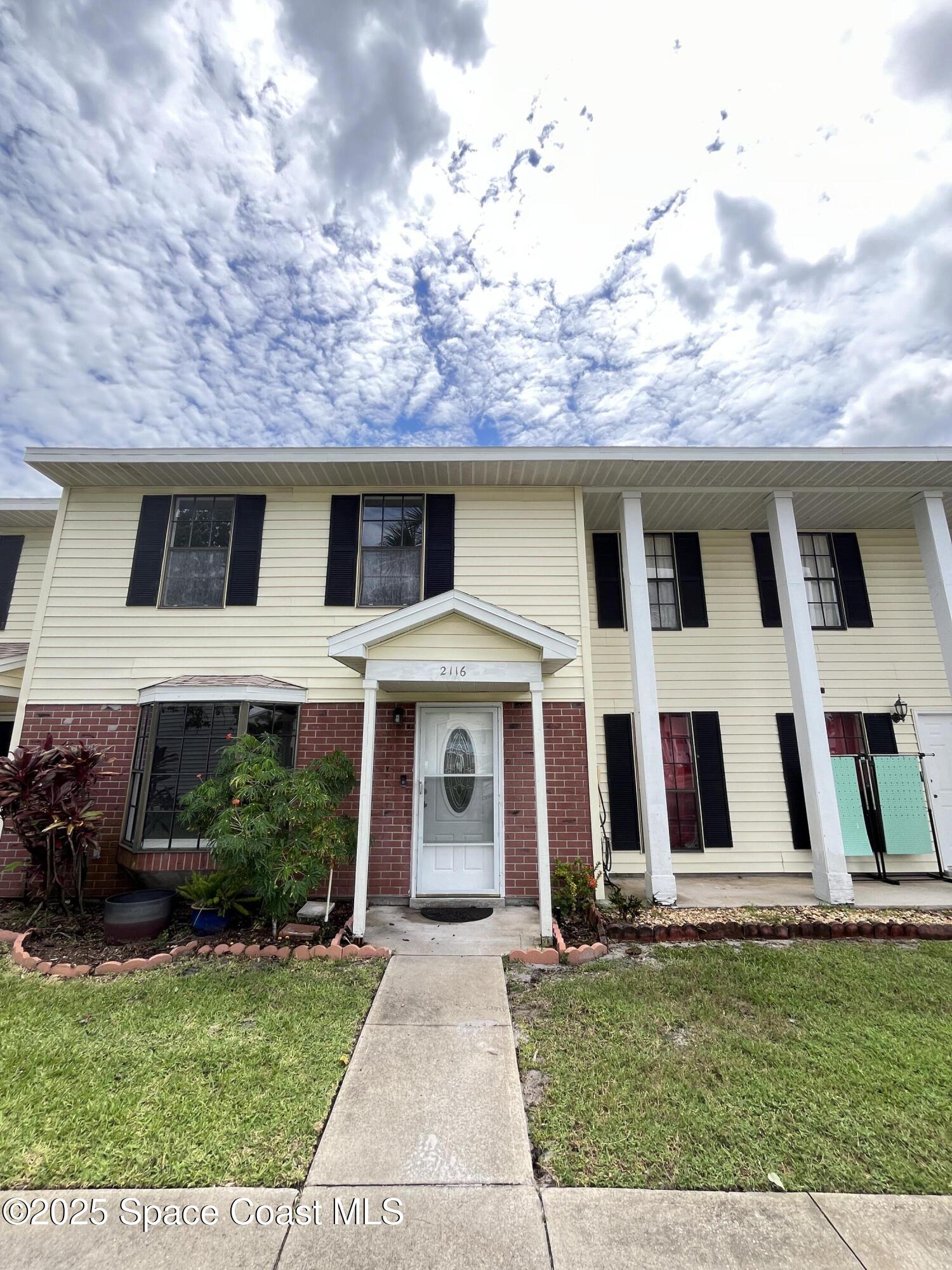 2116 Manor Drive NE