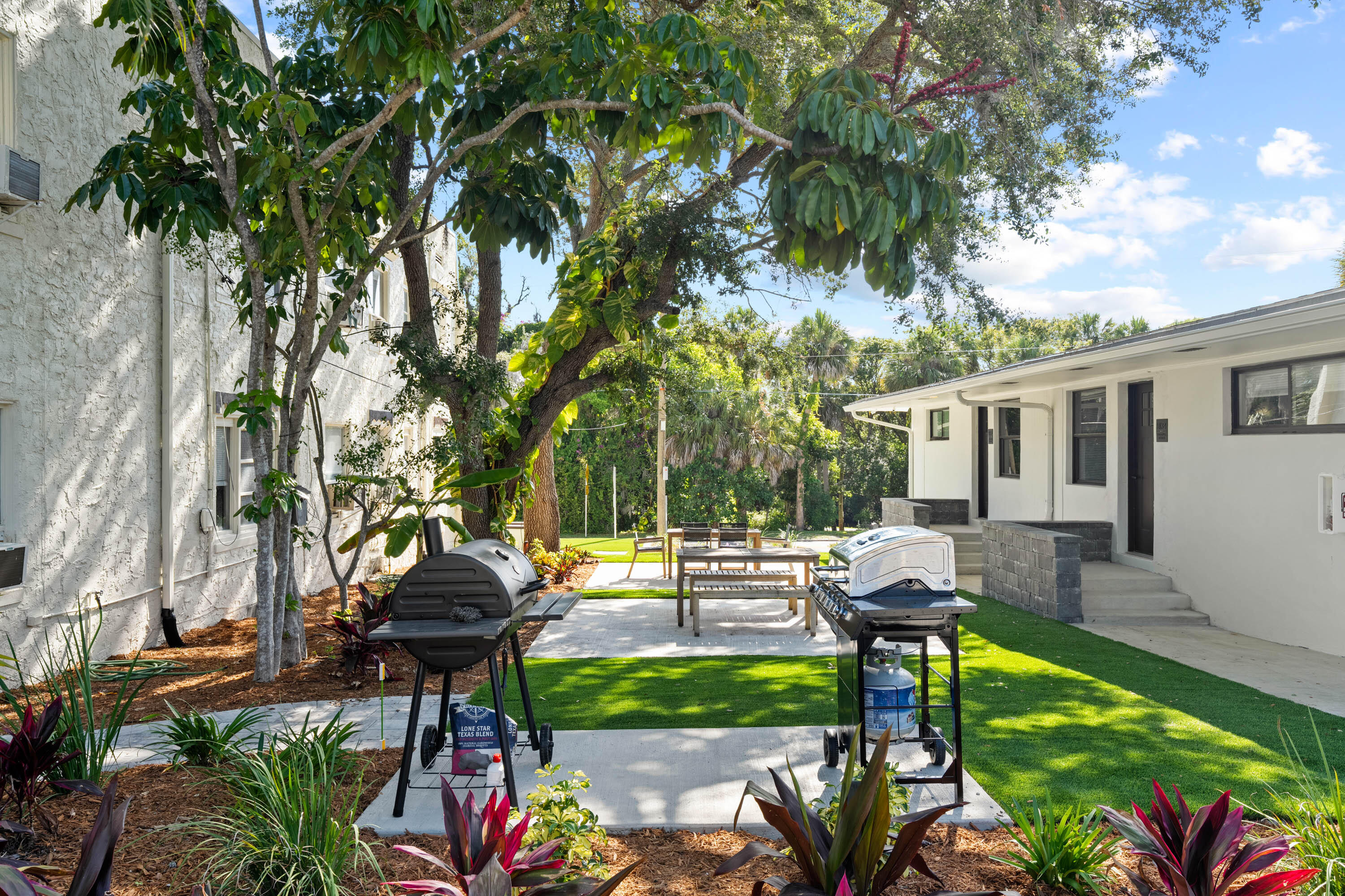 1832-1838 Pineapple Avenue