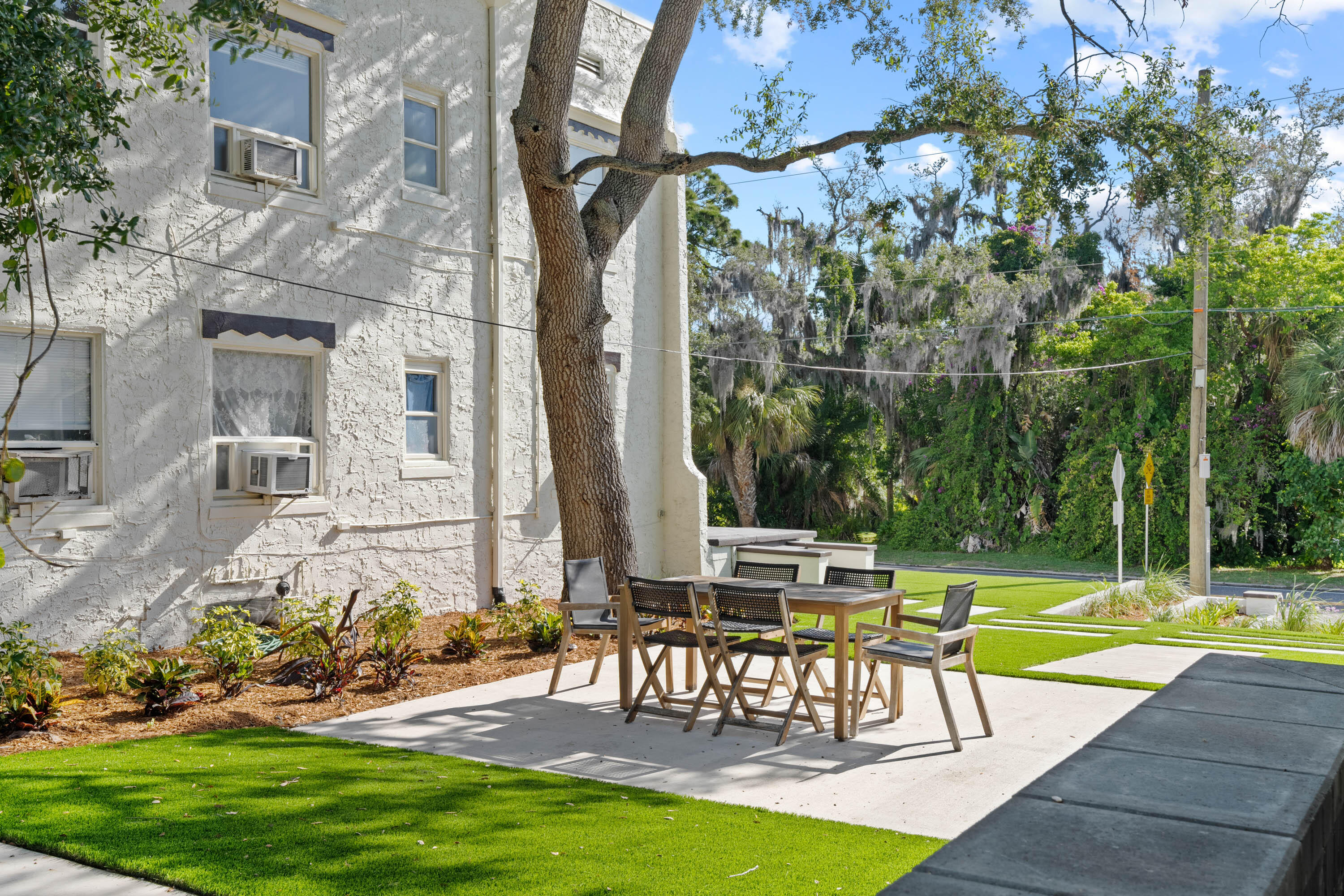 1832-1838 Pineapple Avenue