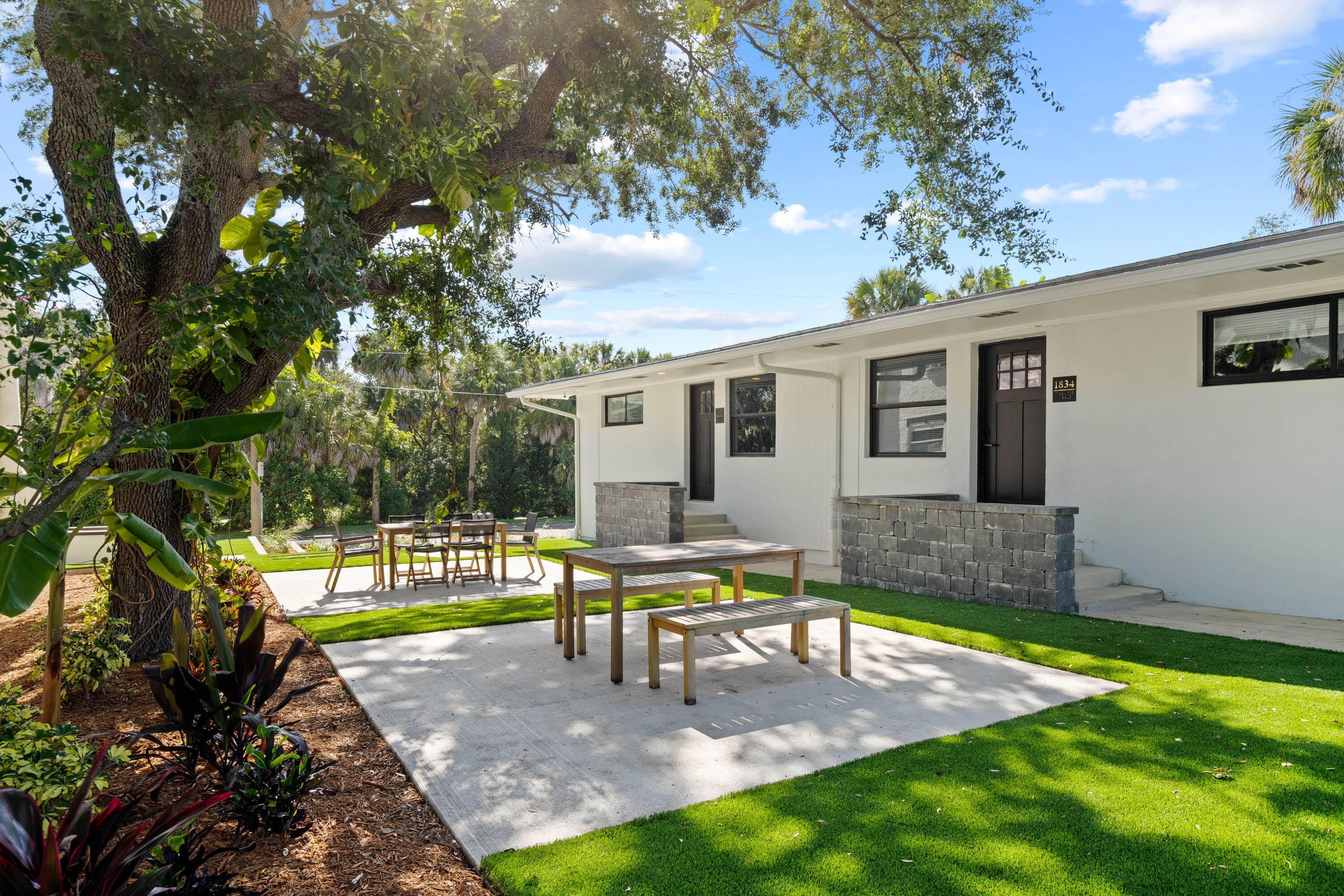 1832-1838 Pineapple Avenue