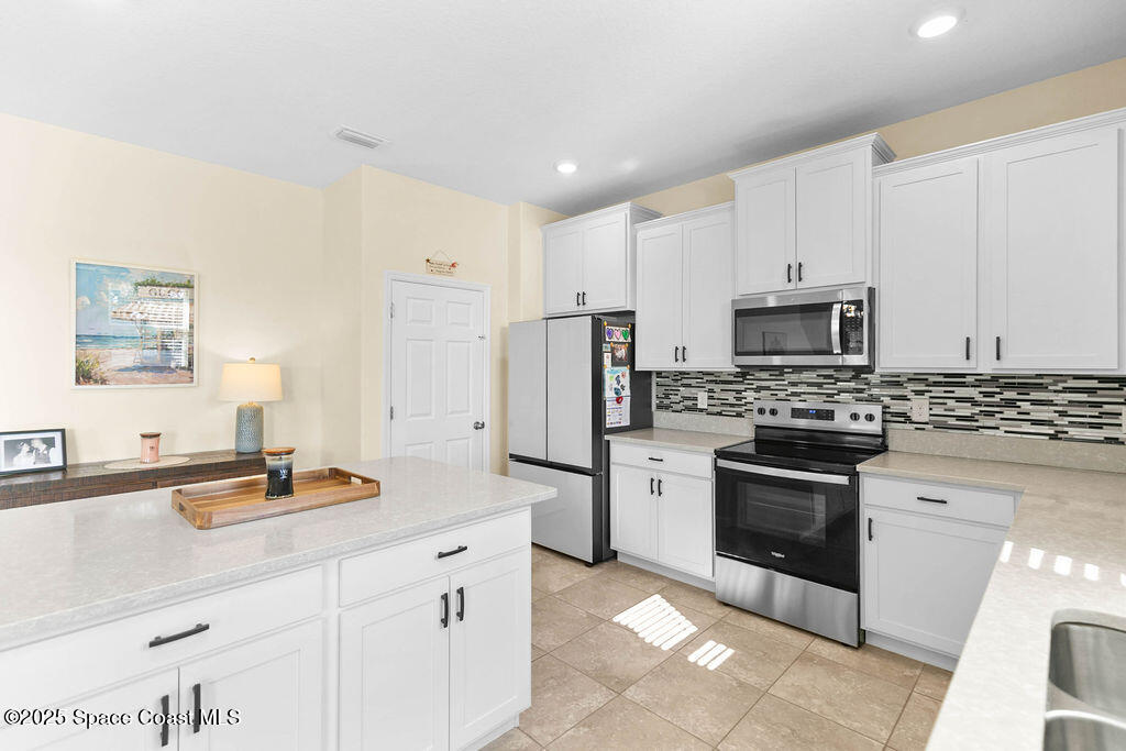 4718 Alligator Flag Circle