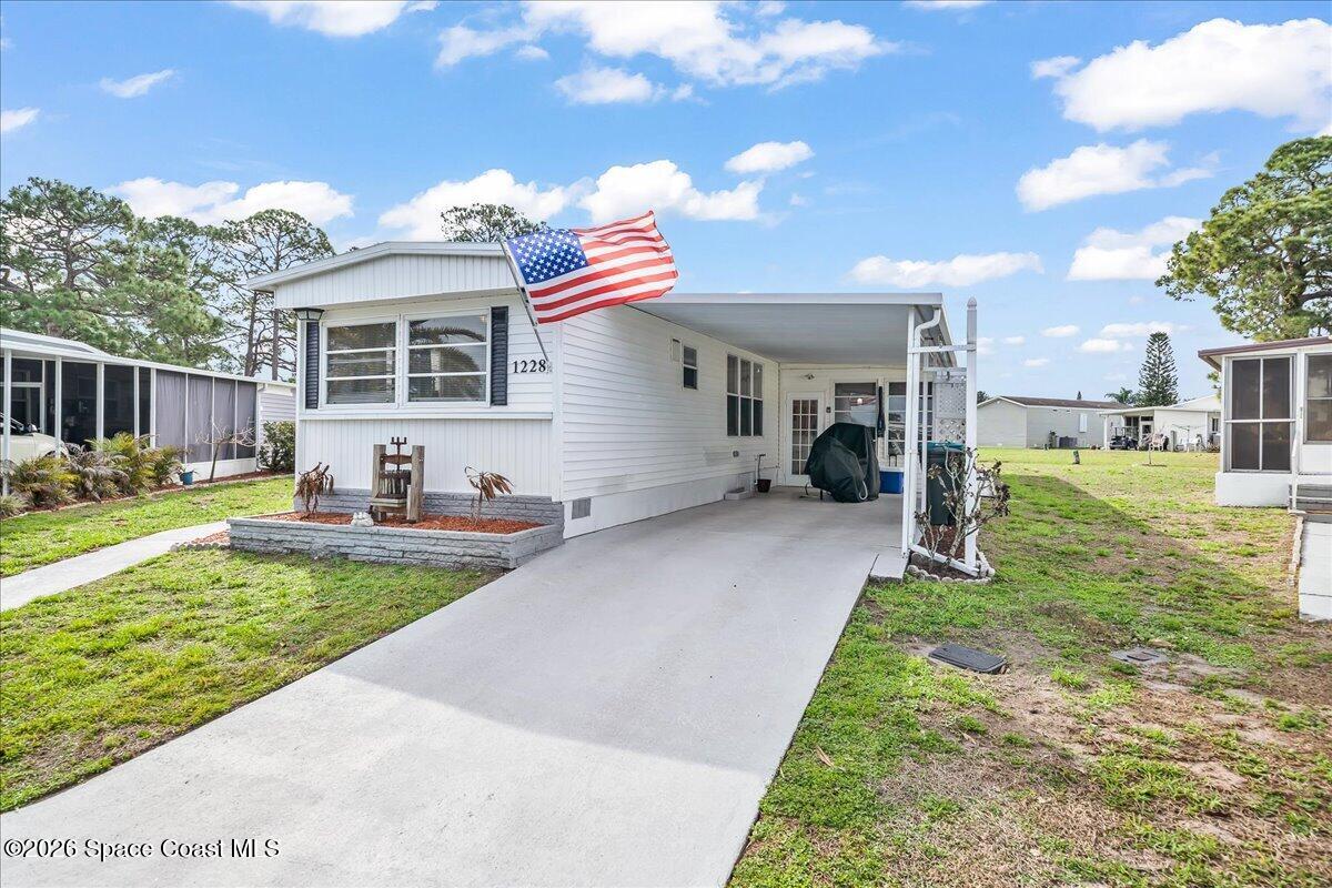 1228 Shell Court NE