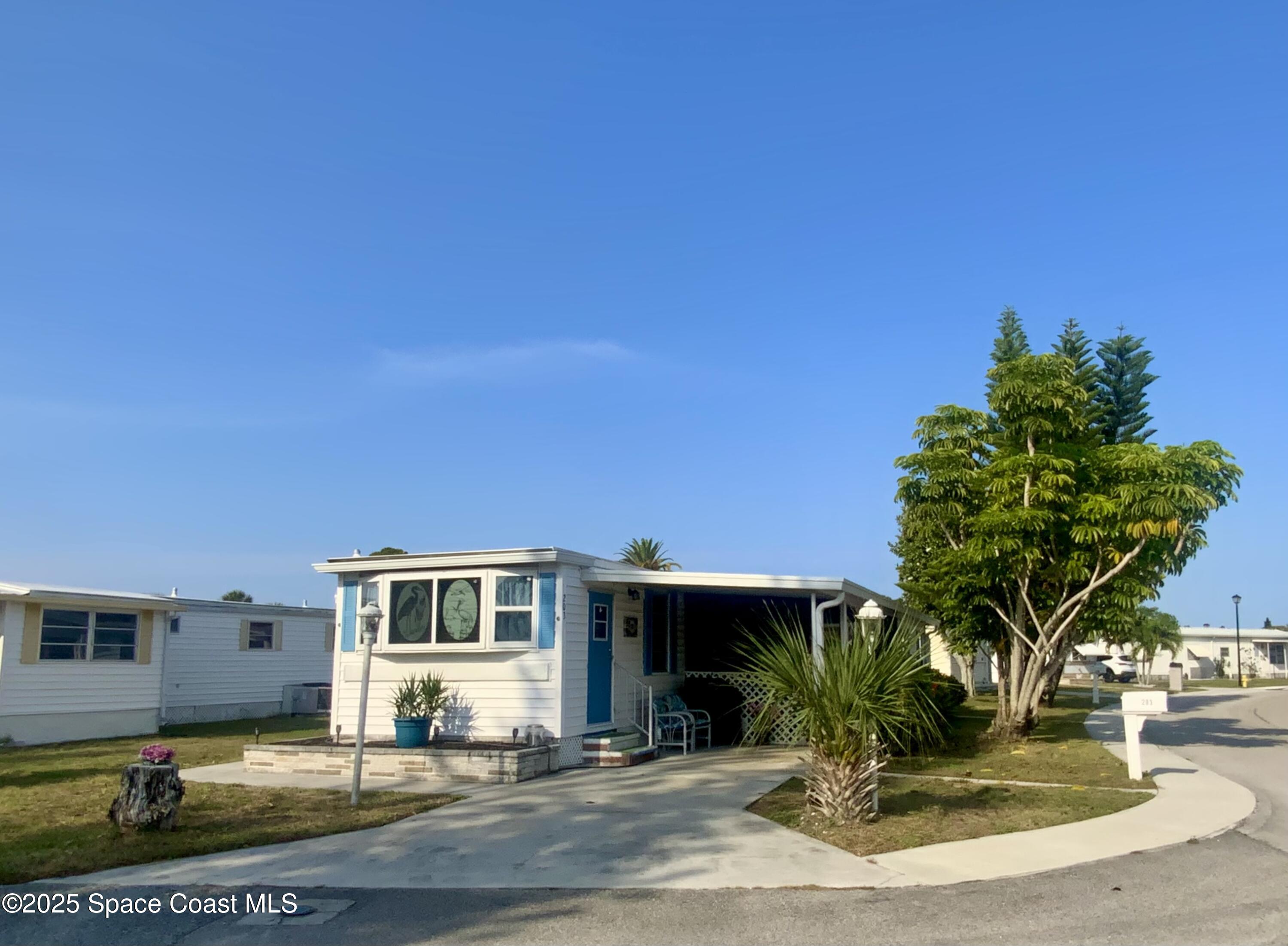 203 Charm Court NE