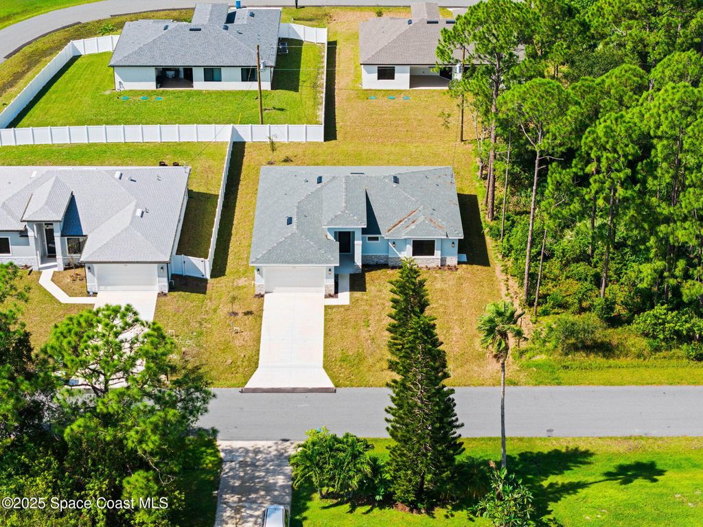 Photo of 1724 Tharp Road SE, Palm Bay, FL 32909 (MLS # 1058722)