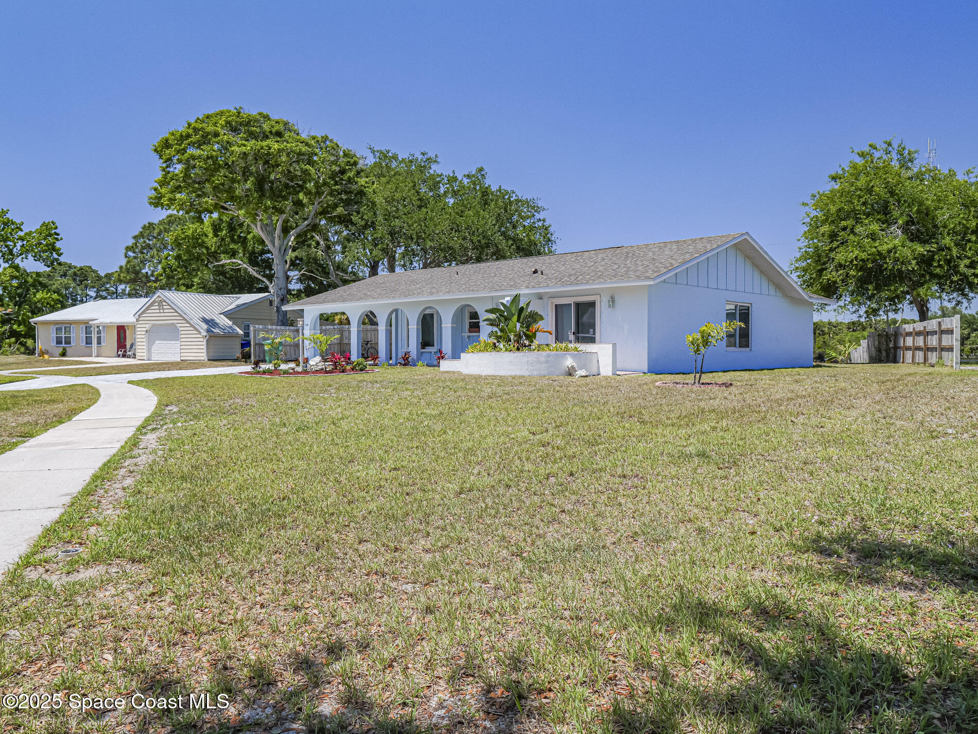 902 Canal Circle