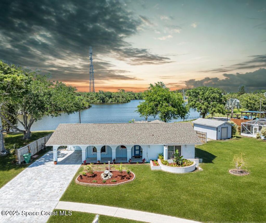 Photo of 902 Canal Circle, Sebastian, FL 32958 (MLS # 1043793)