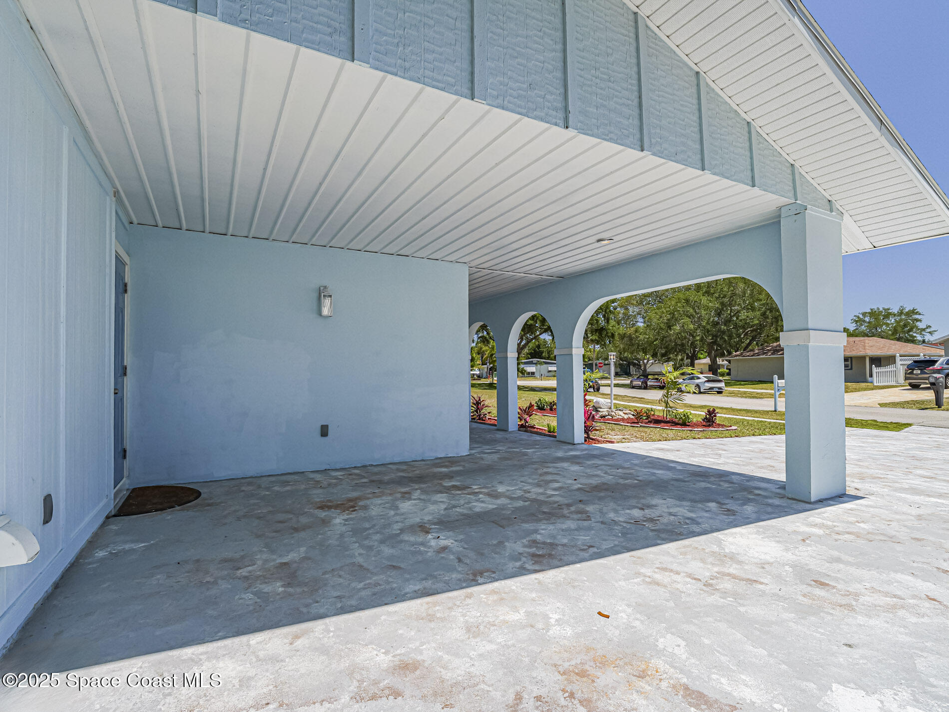 902 Canal Circle