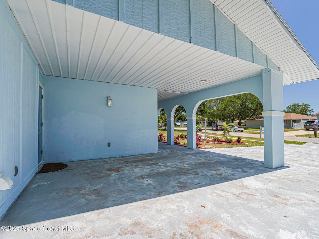 Photo of 902 Canal Circle, Sebastian, FL 32958 (MLS # 1043793)