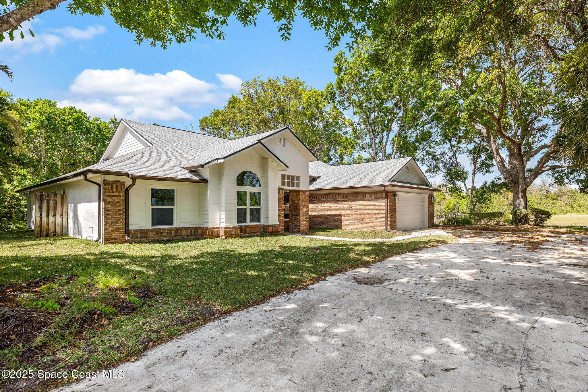 930 Holloway Trail