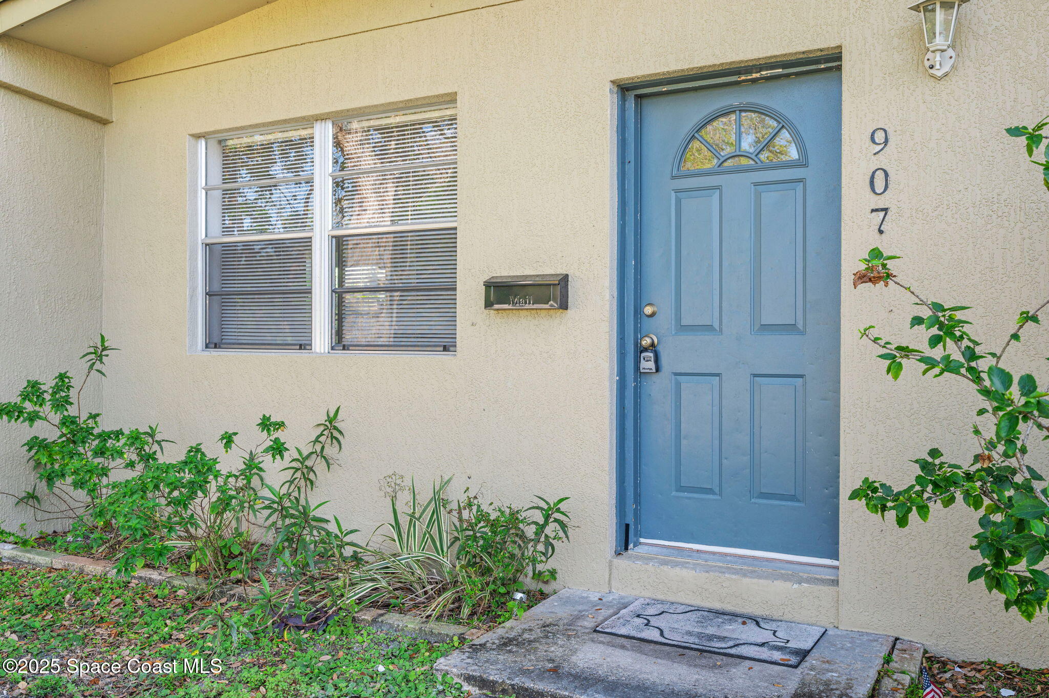 907 Espanola Way