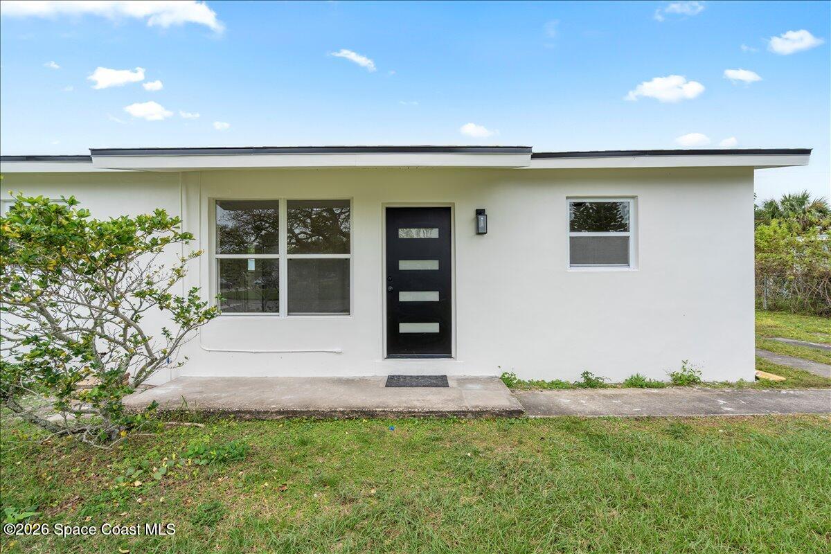 Photo 1 of 44 — 301 W Rutgers Street, Melbourne, FL 32901
