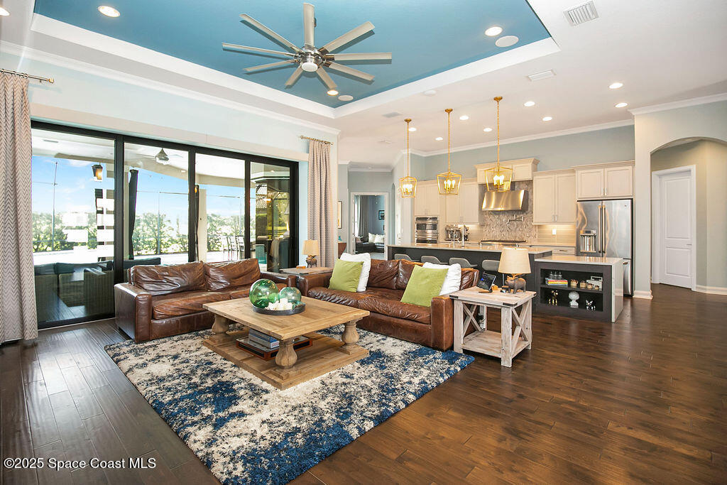 7354 Lucaya Court