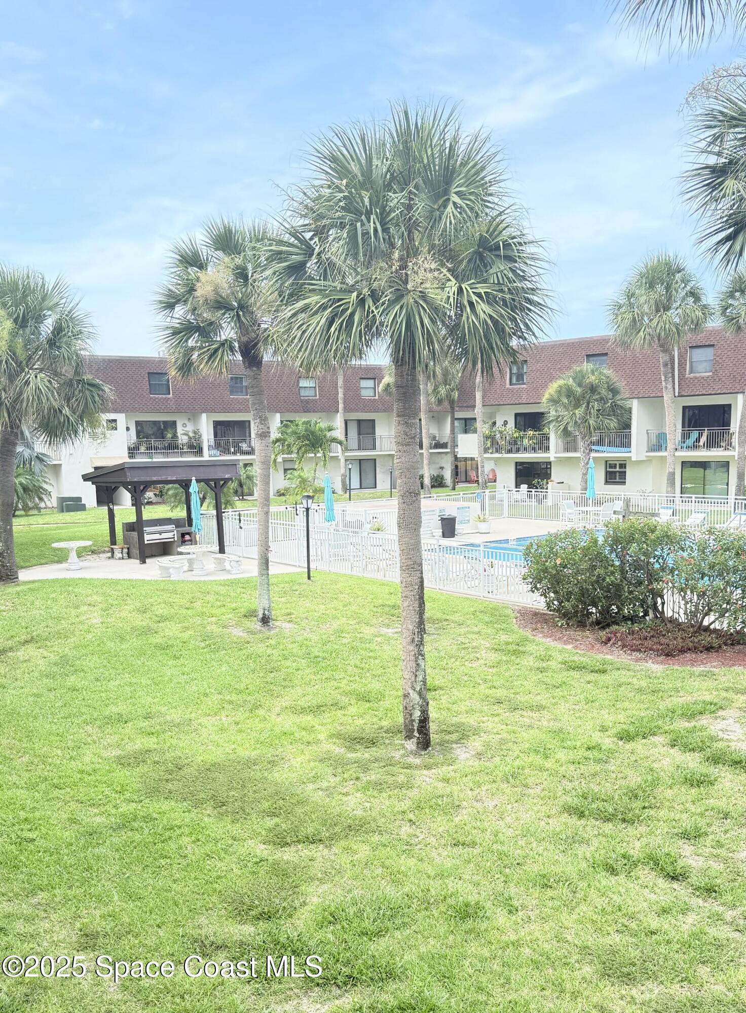 190 Paradise Boulevard 09