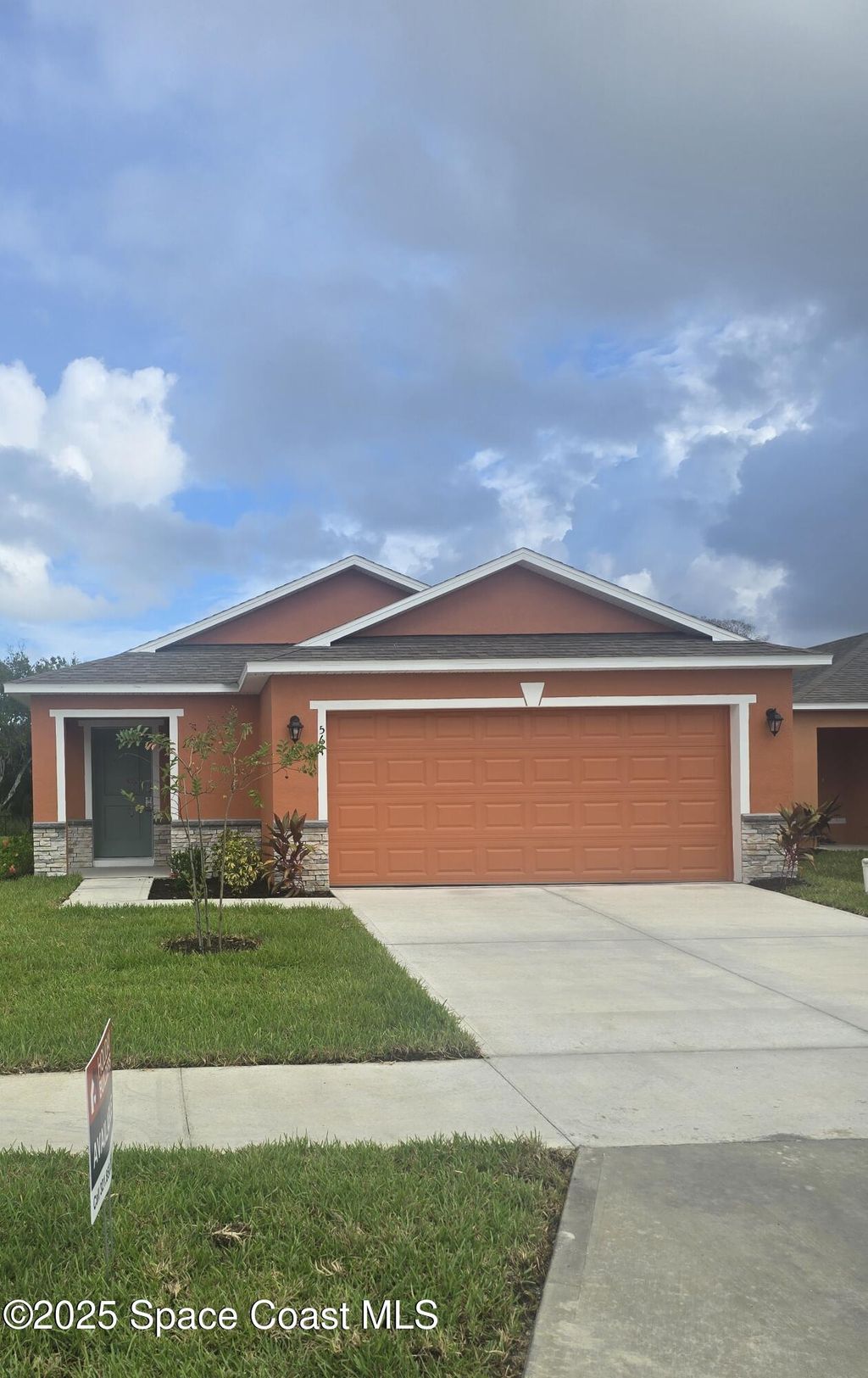 Photo of 561 SW Richmond Circle, Palm Bay, FL 32908 (MLS # 1058548)