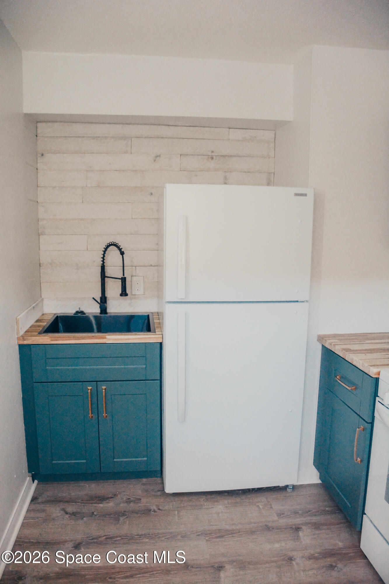 211 Circle Drive 27c