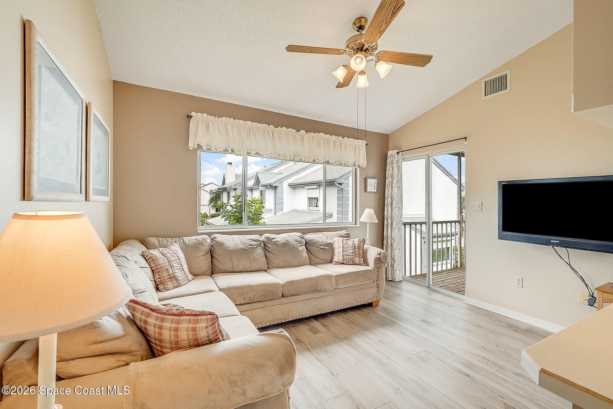 538 Beach Park Lane V228