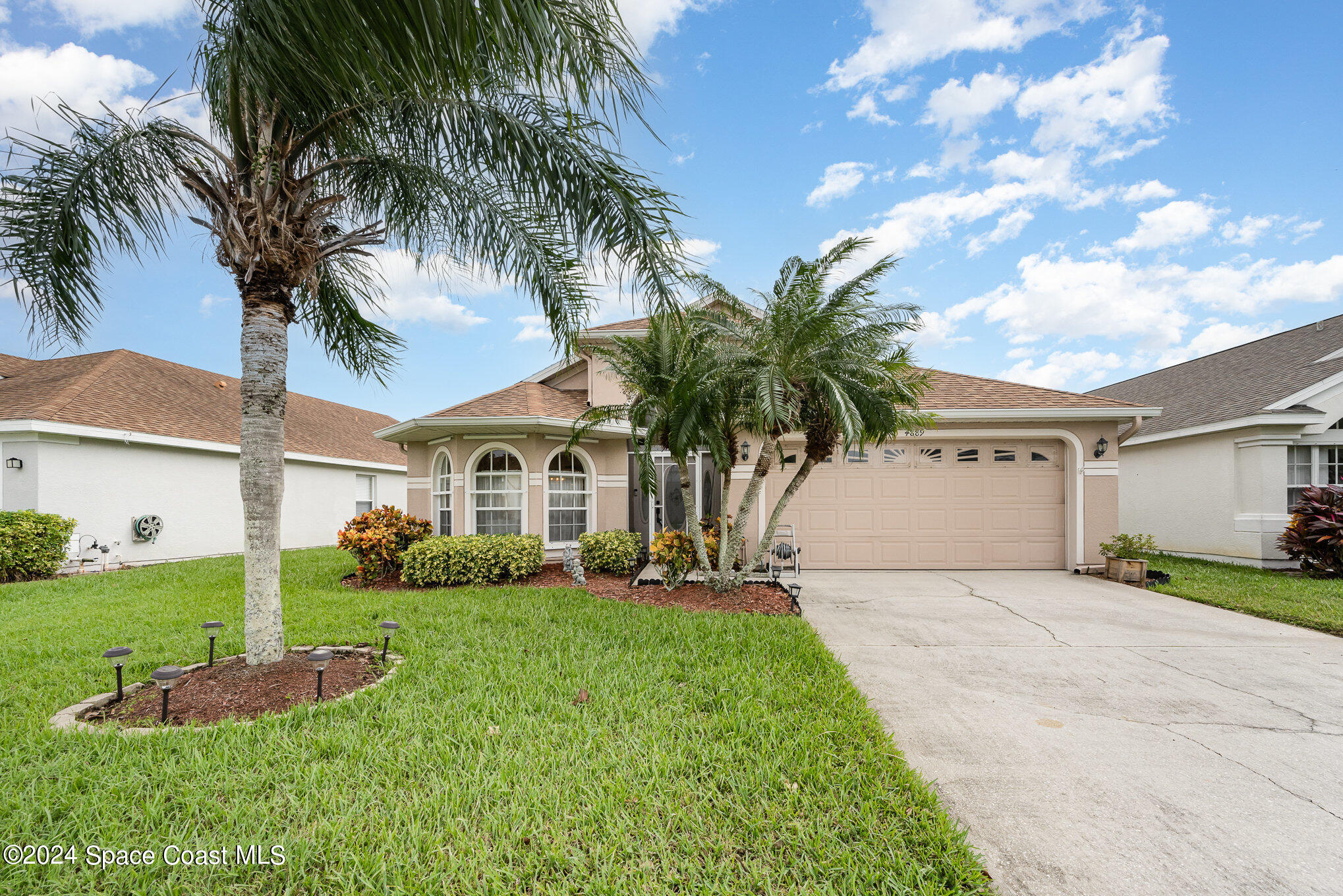 4889 Worthington Circle
