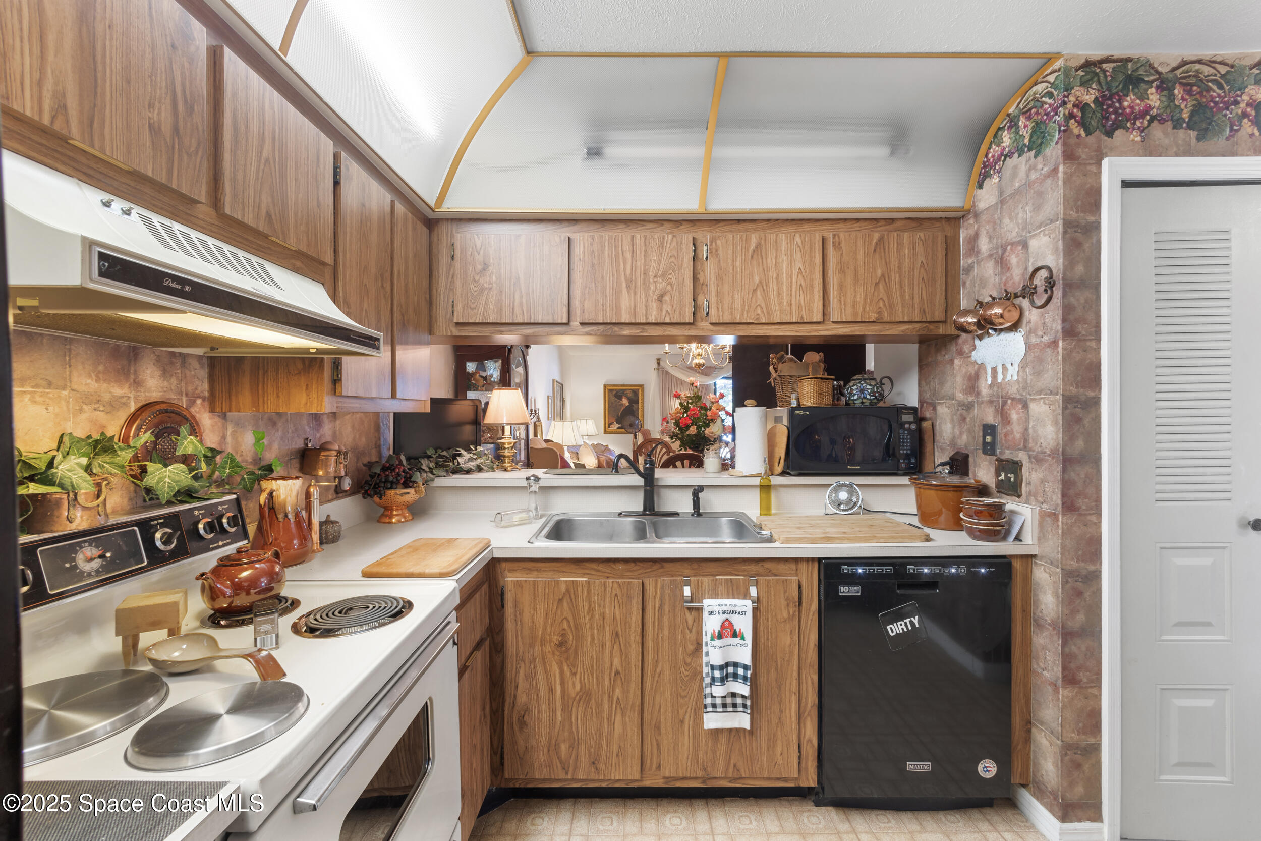 313 La Paloma Lane