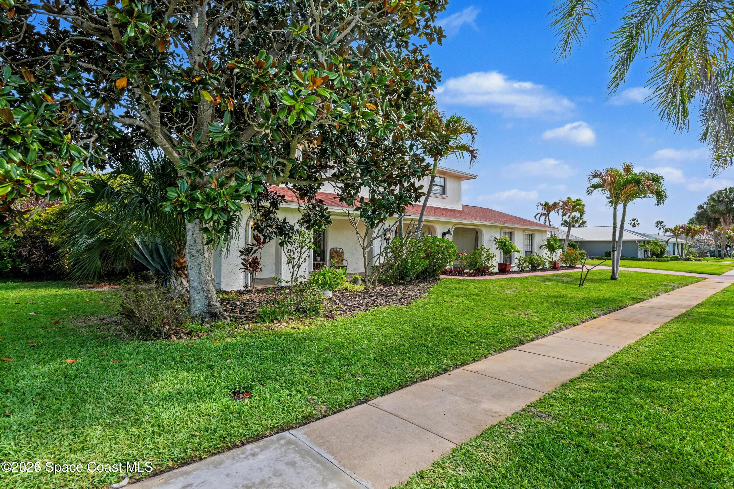 350 Amberjack Place E