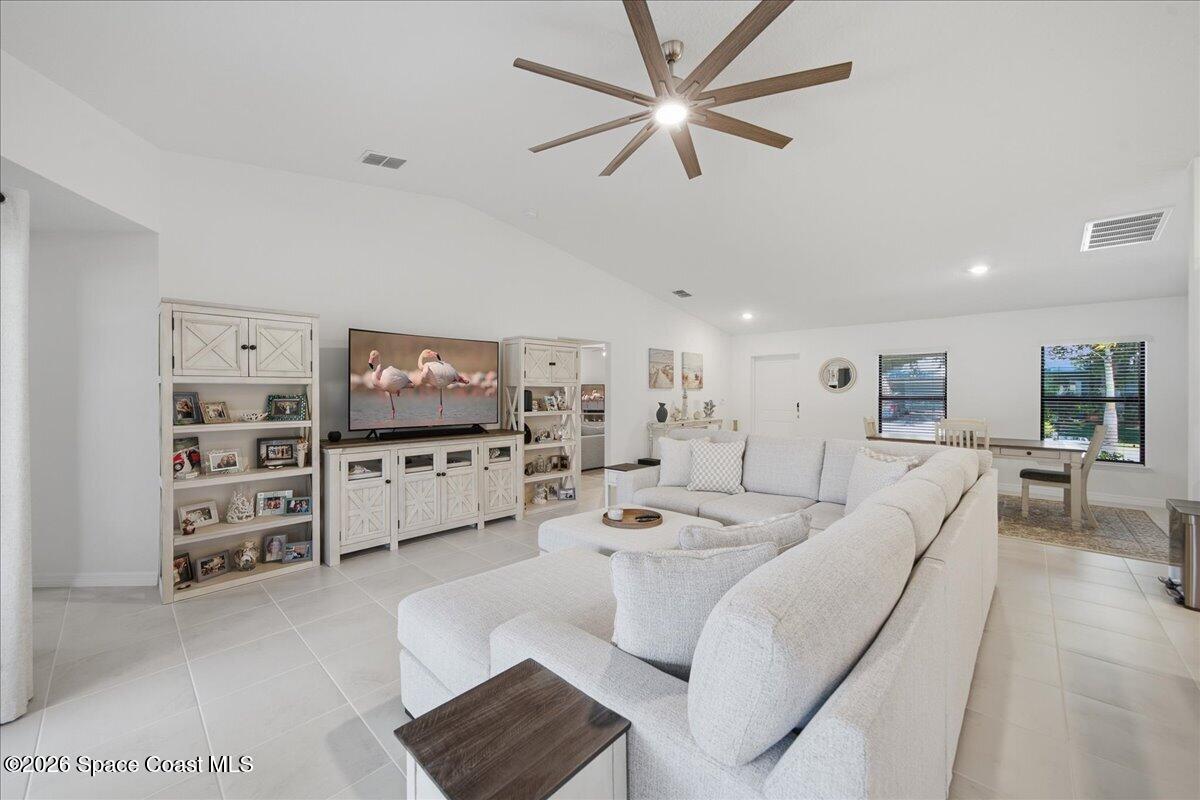 802 Charcoal Avenue SE