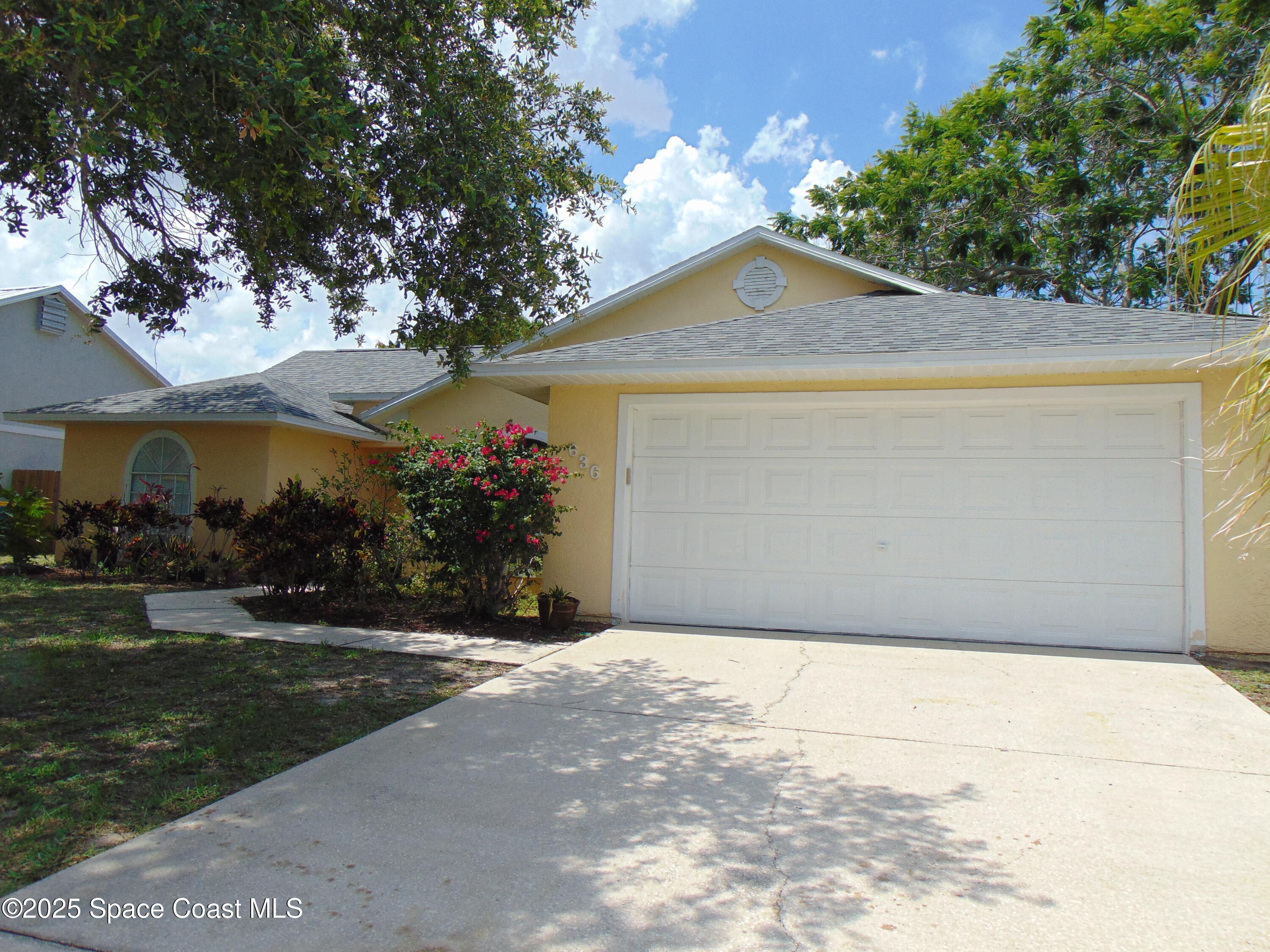 636 Fishtail Palm Boulevard