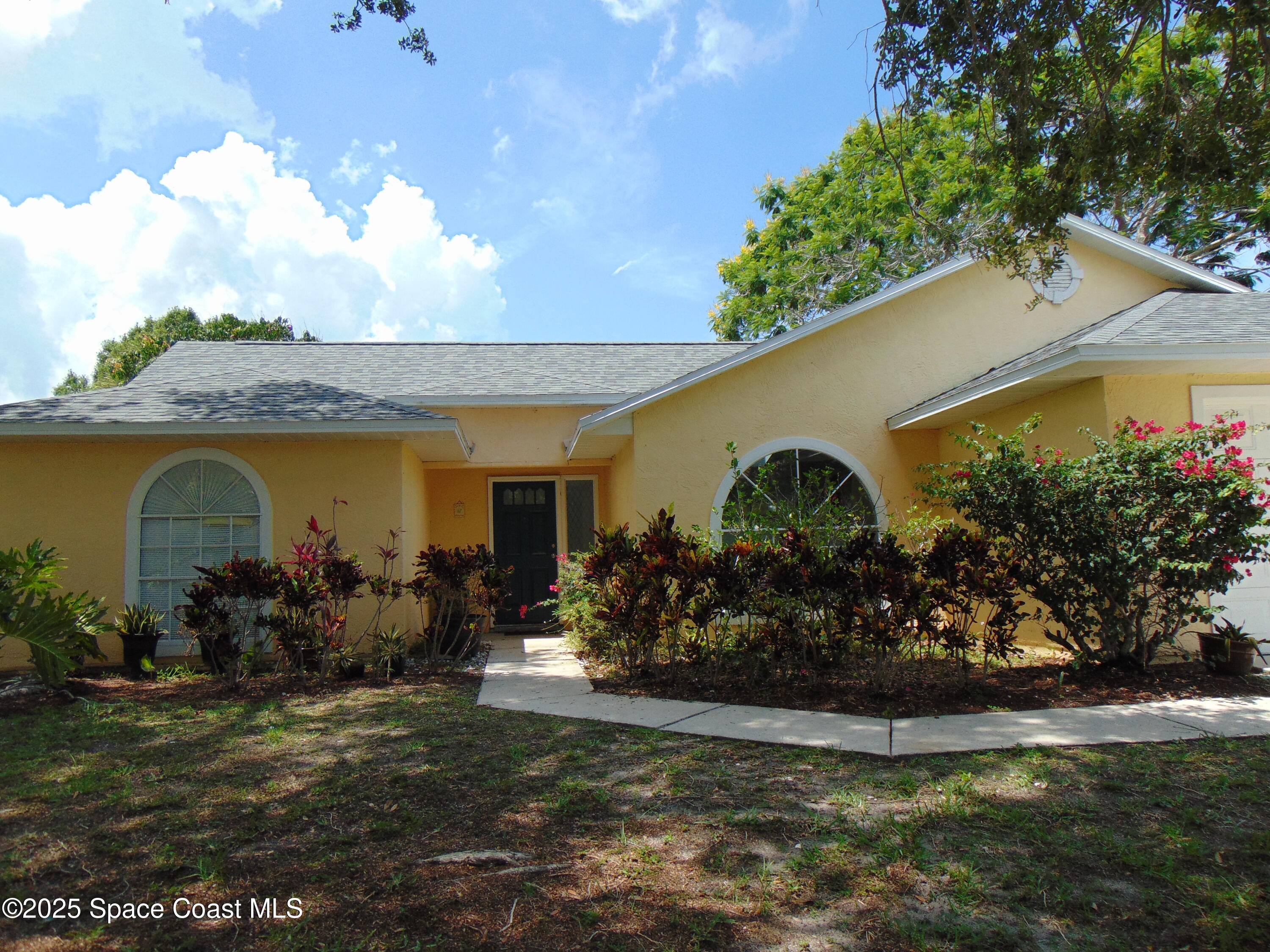 636 Fishtail Palm Boulevard