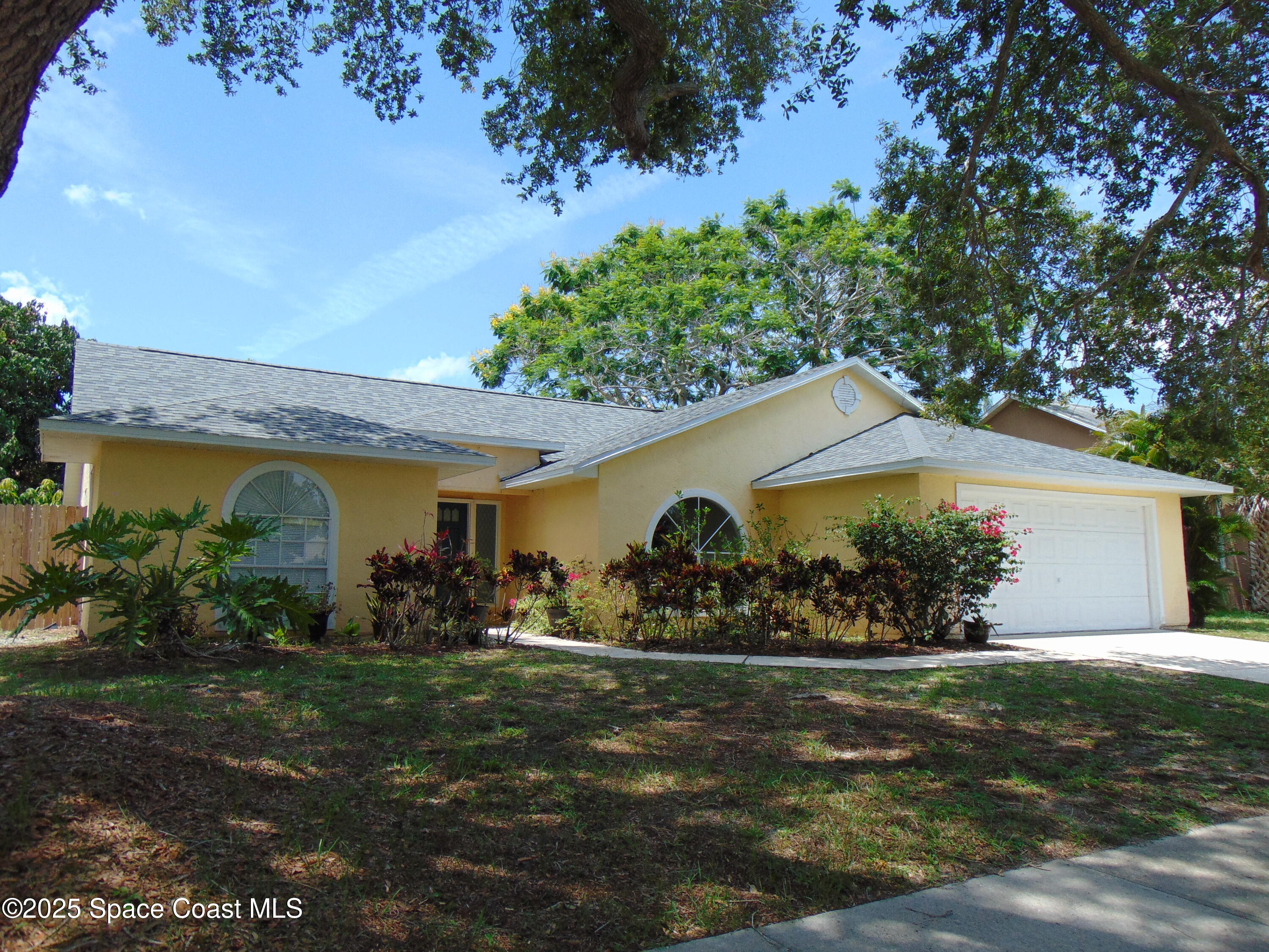 636 Fishtail Palm Boulevard