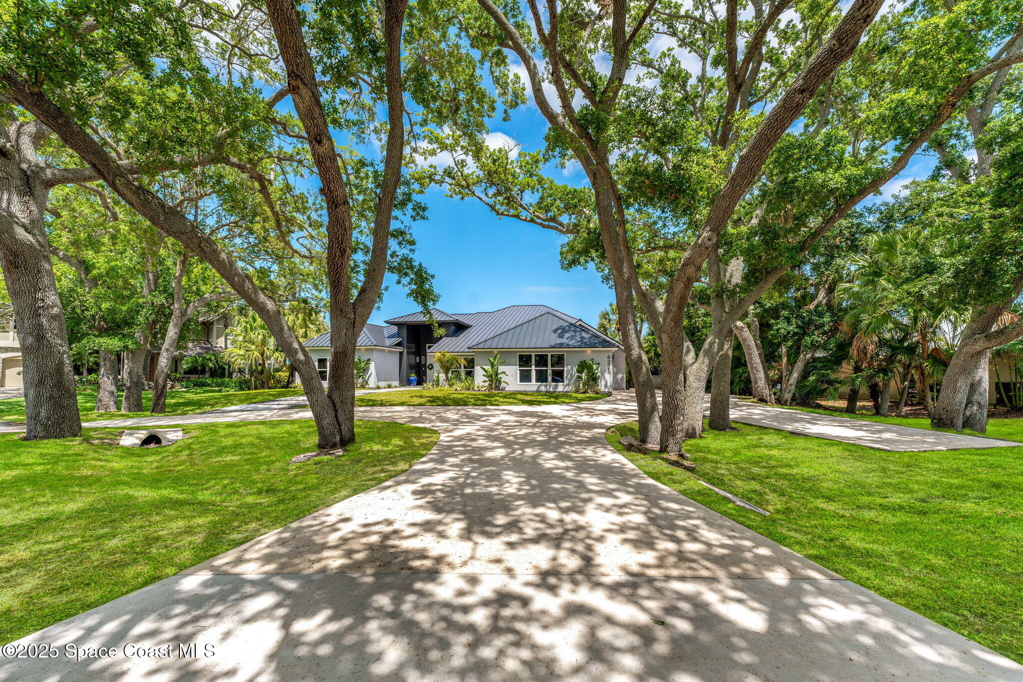 6225 Capstan Court