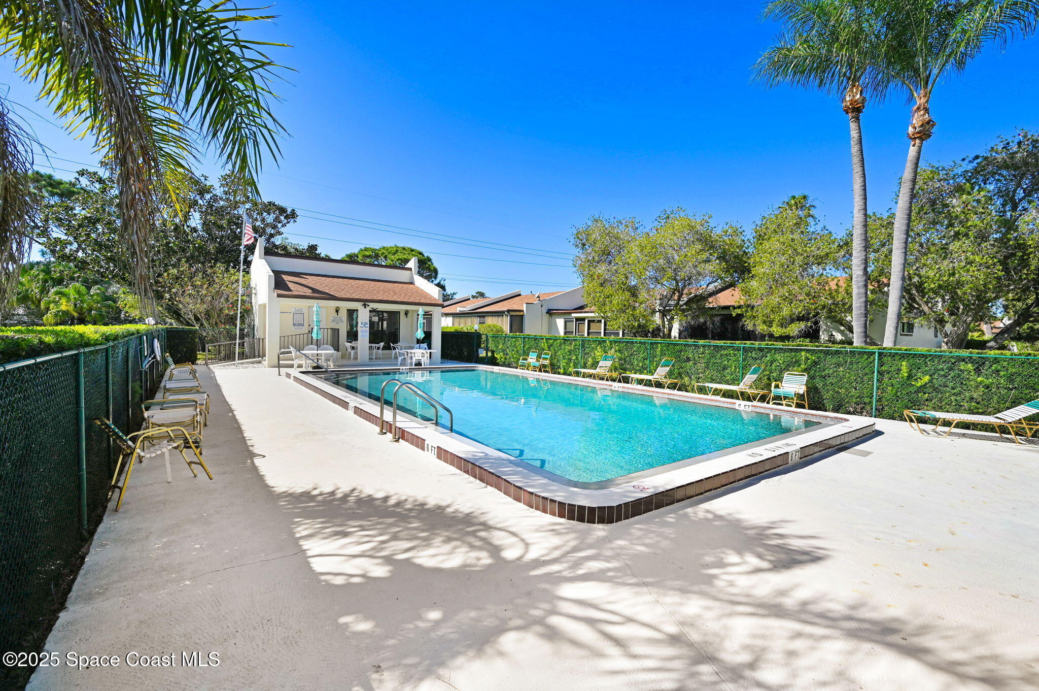 525 Summerset Court