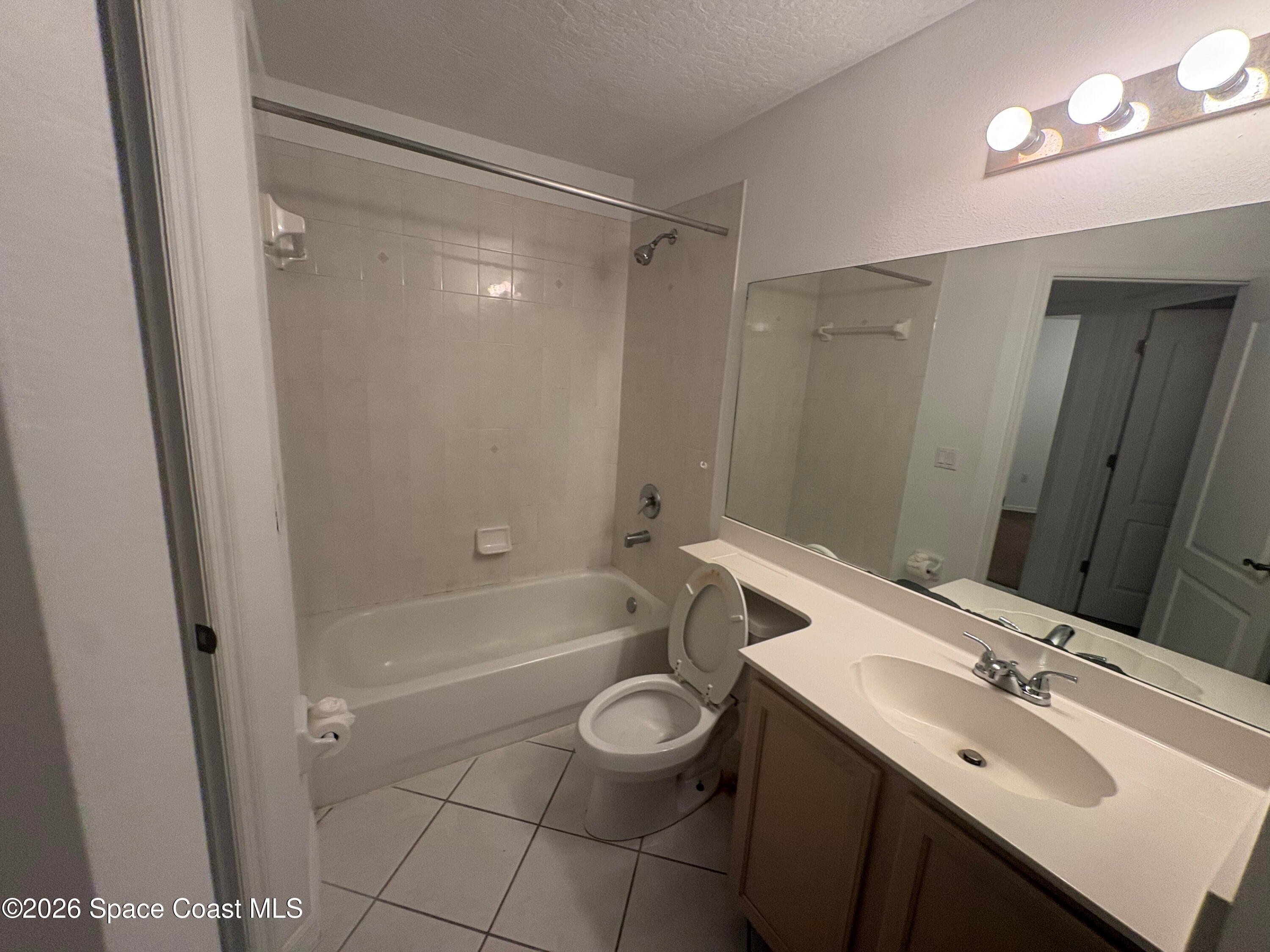 528 Awin Circle SE