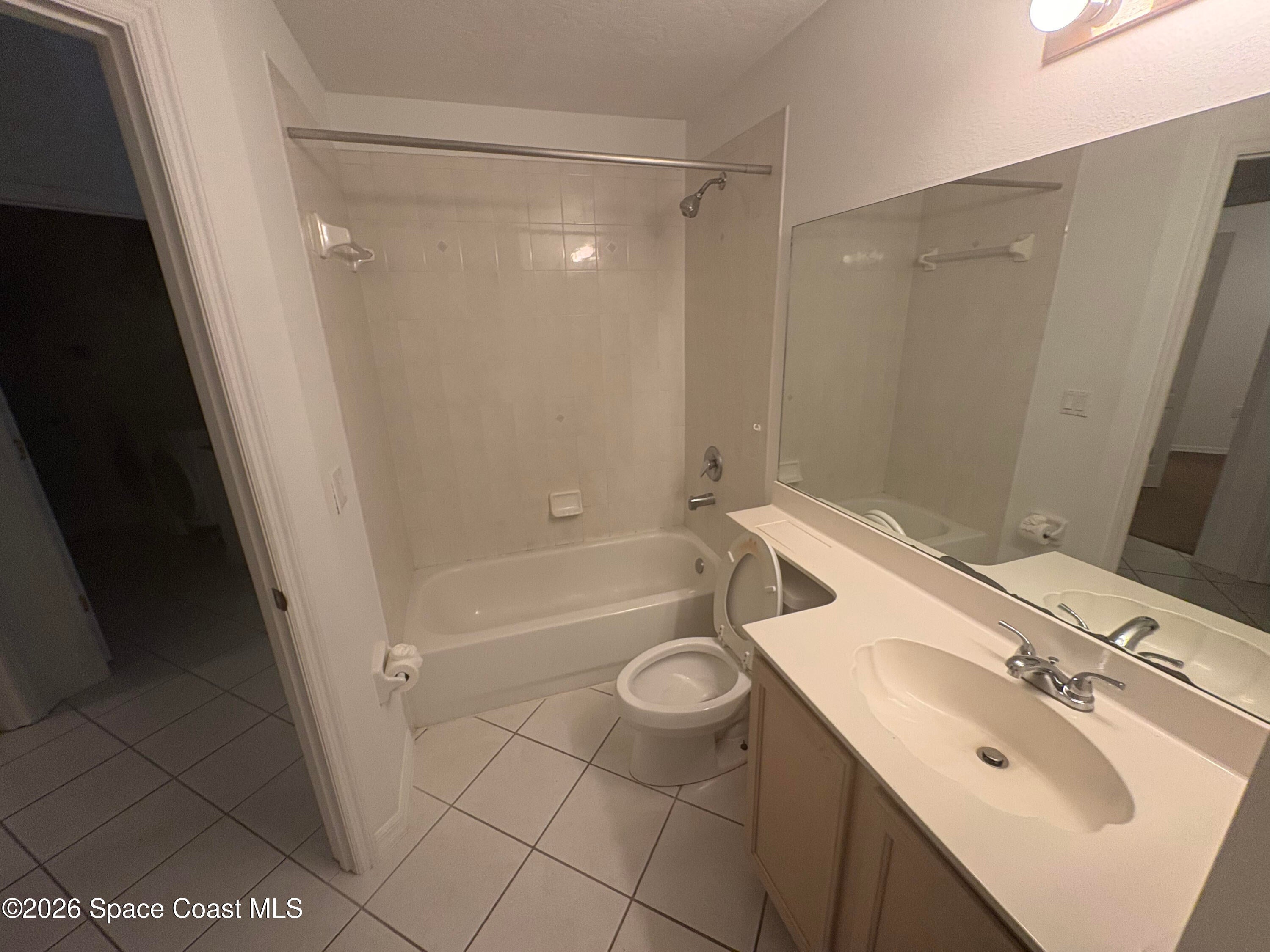 528 Awin Circle SE