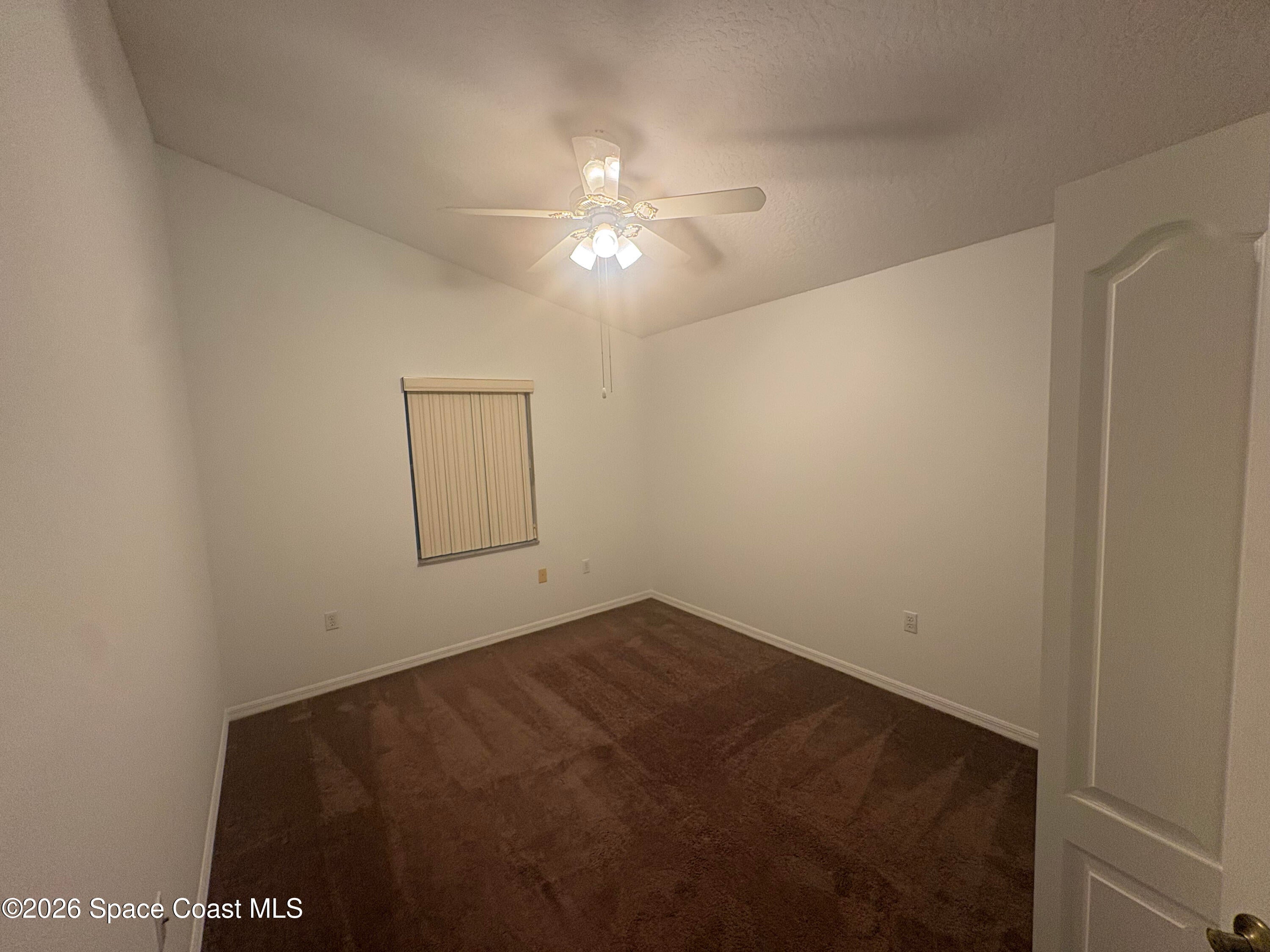 528 Awin Circle SE