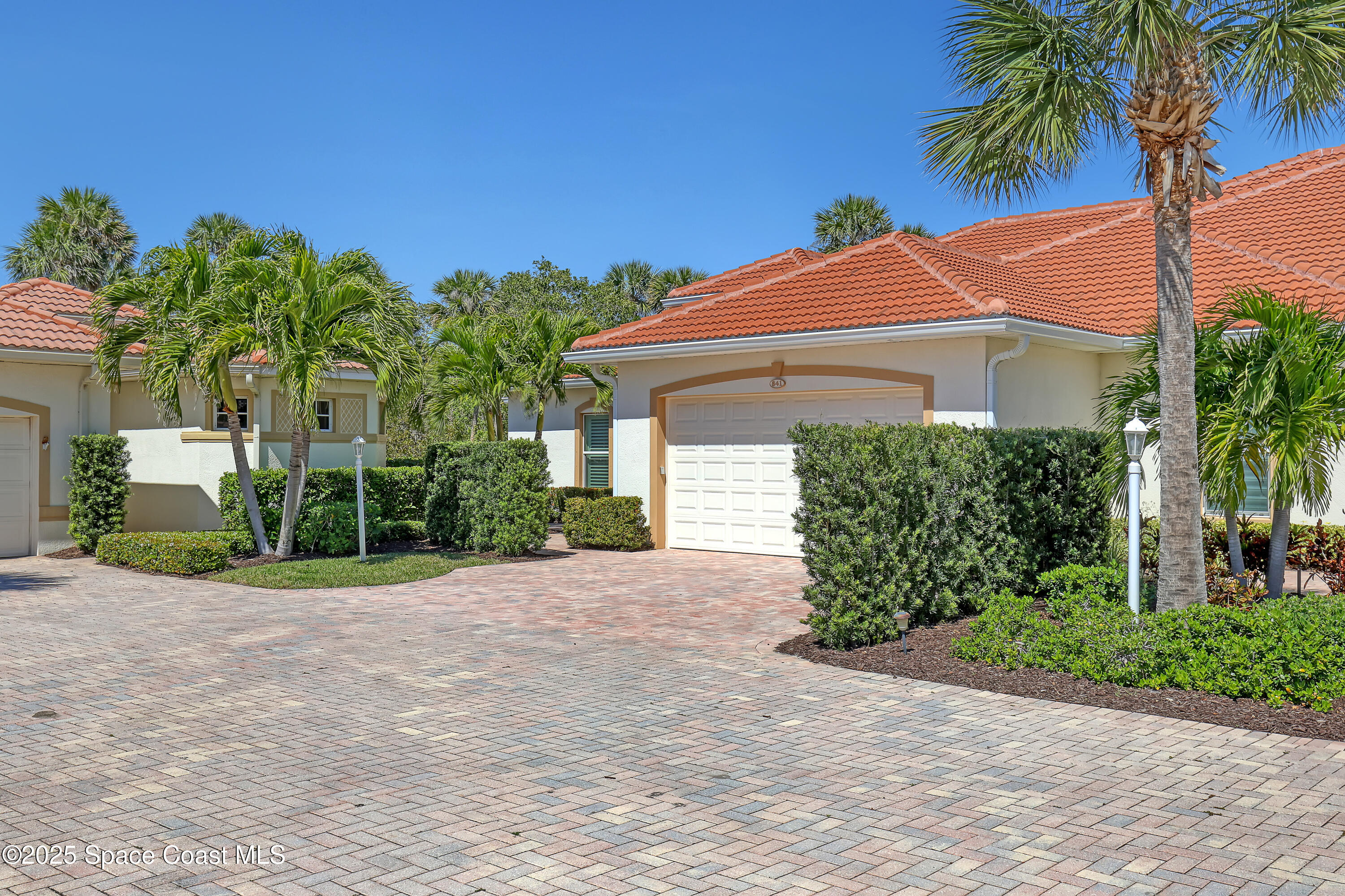841 Aquarina Boulevard