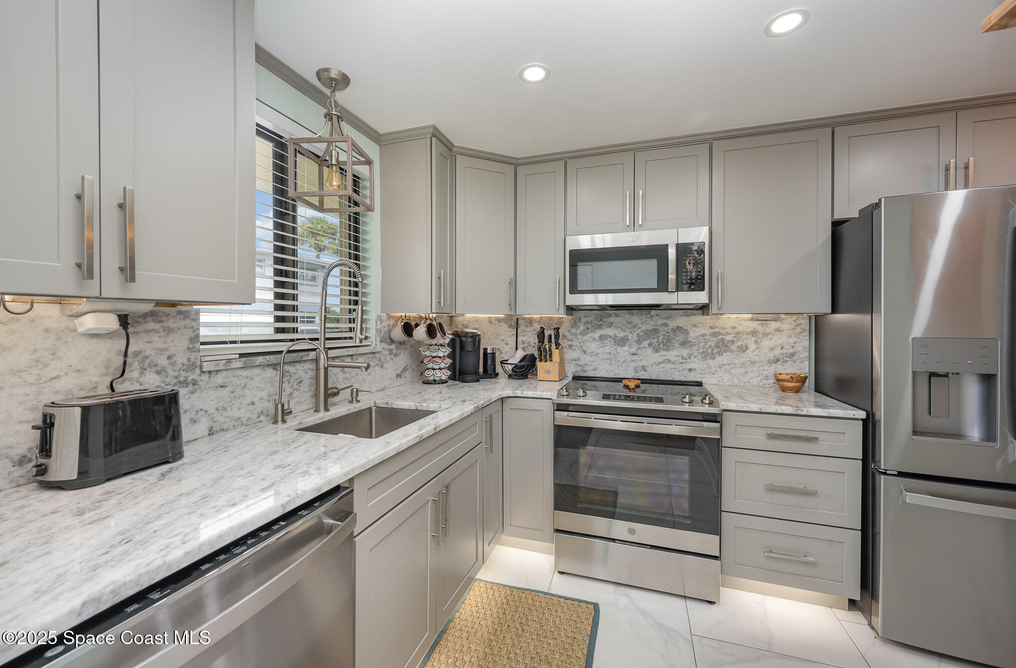7101 Ridgewood Avenue 102
