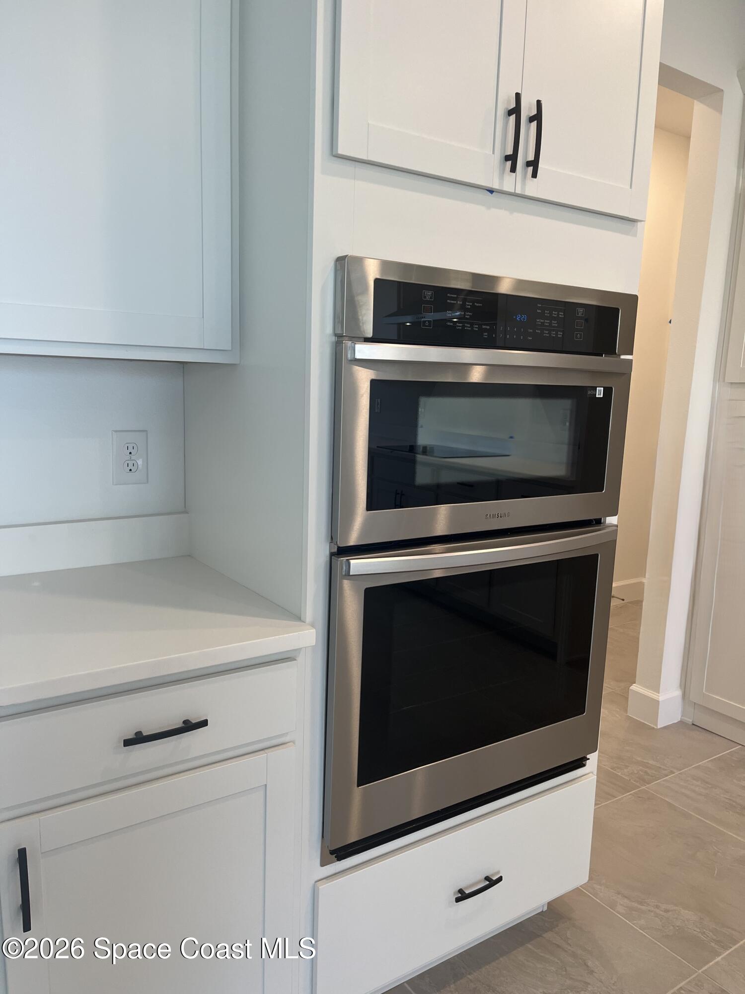 1084 Connolly Lane NE