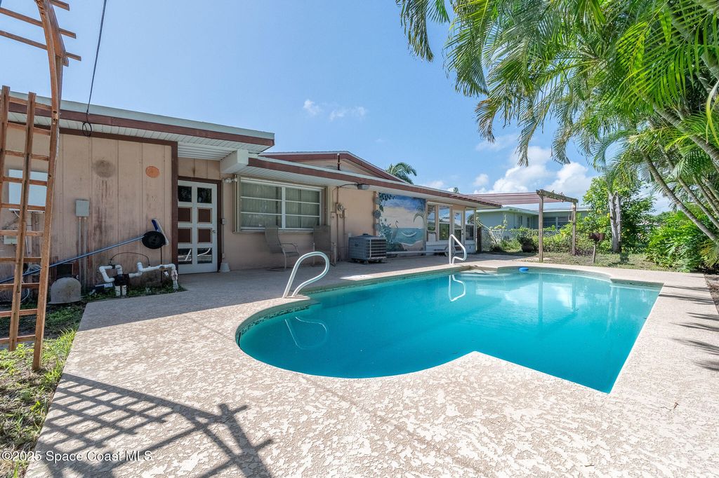 Photo of 756 Bianca Drive NE, Palm Bay, FL 32905 (MLS # 1059359)