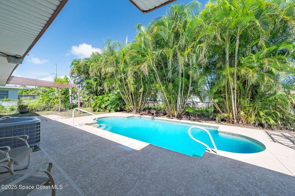 Photo of 756 Bianca Drive NE, Palm Bay, FL 32905 (MLS # 1059359)