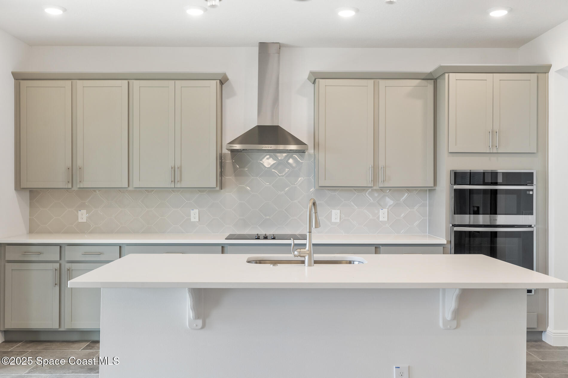 723 Clancy Avenue NE