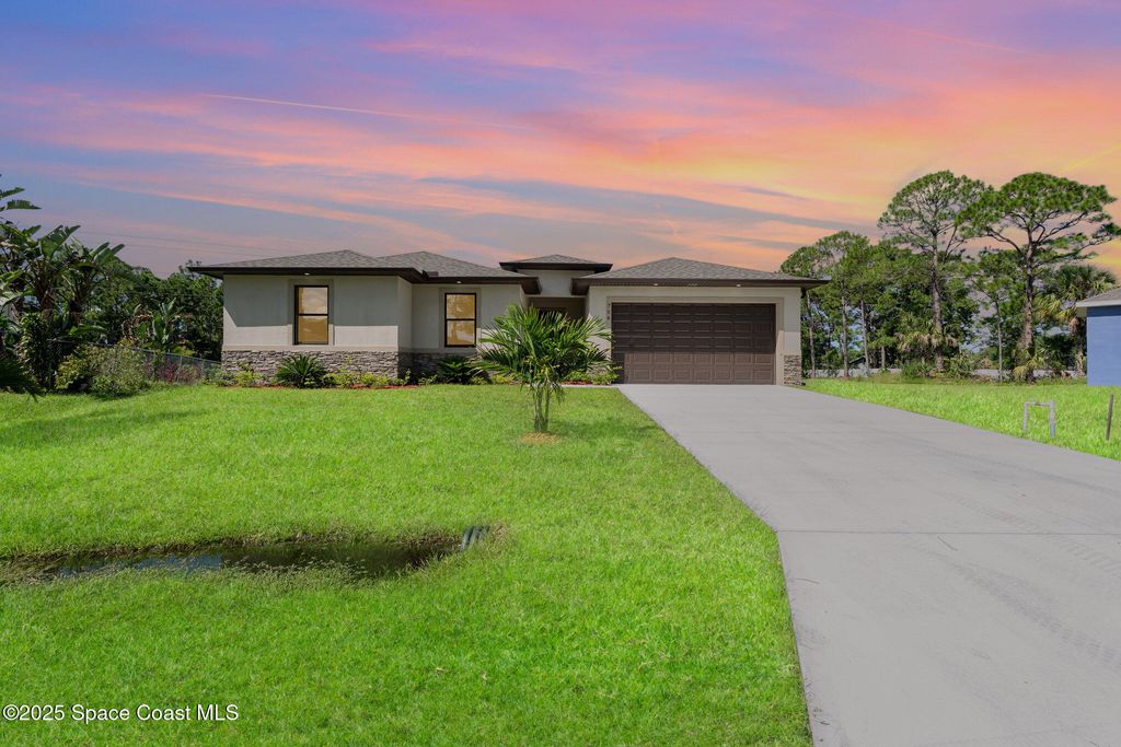 Photo of 1041 Wesberry Street SE, Palm Bay, FL 32909 (MLS # 1059098)