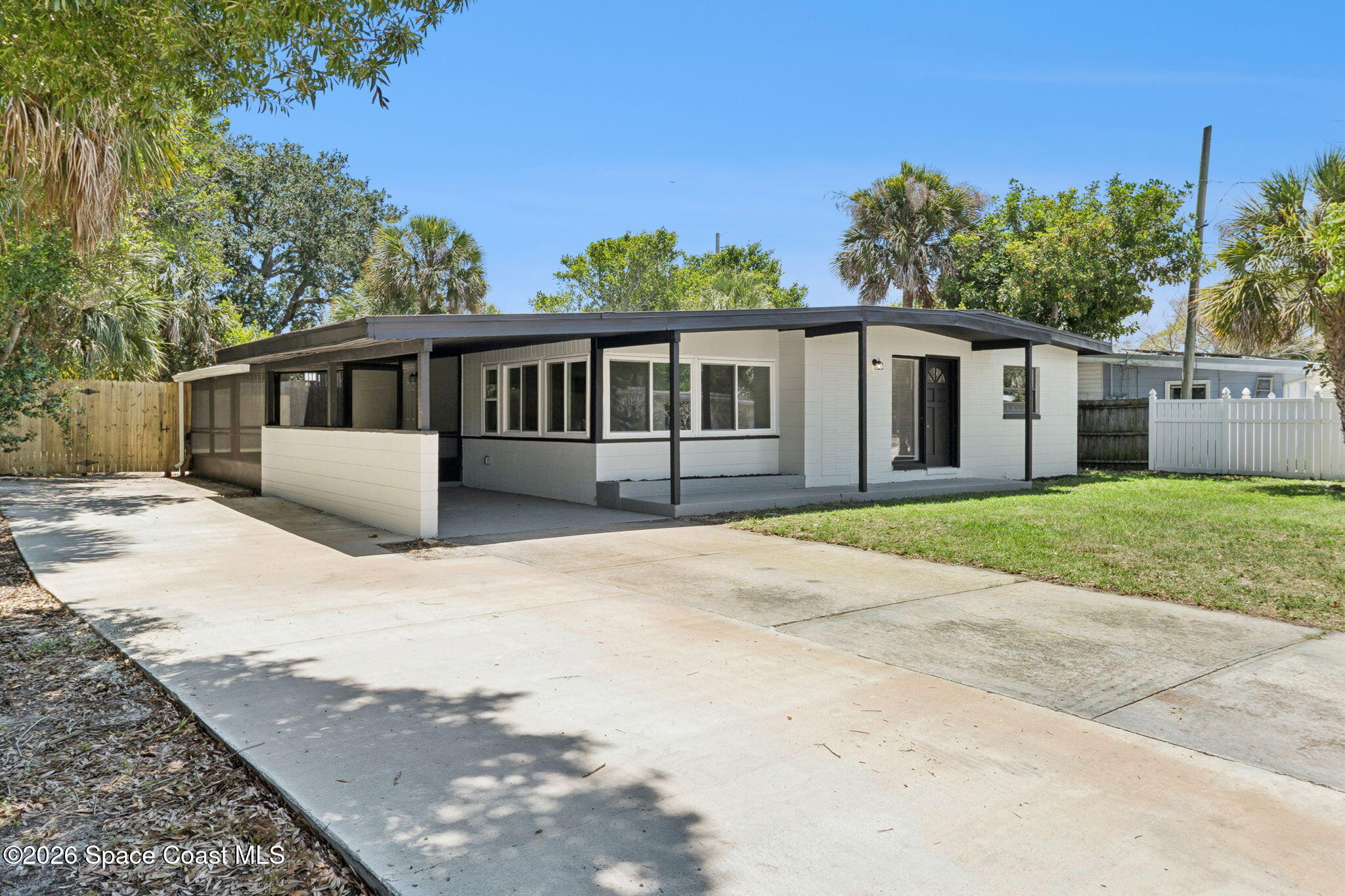 1465 Hillcrest Drive