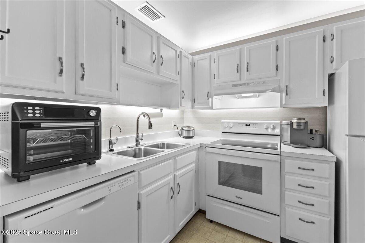3 Vista Palm Lane 204