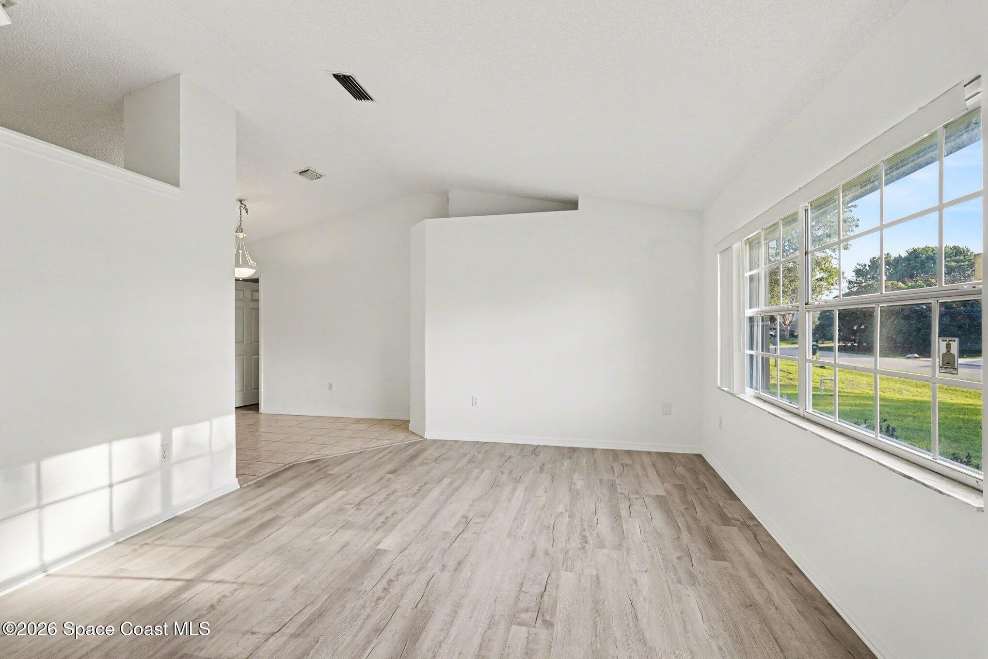 146 Oakcrest Avenue NE