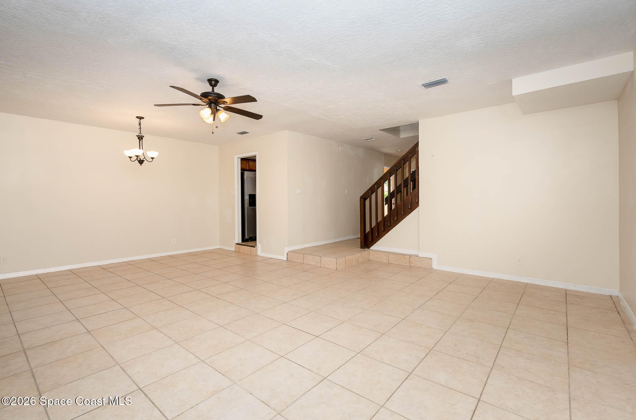 1911 Cashew Courtway