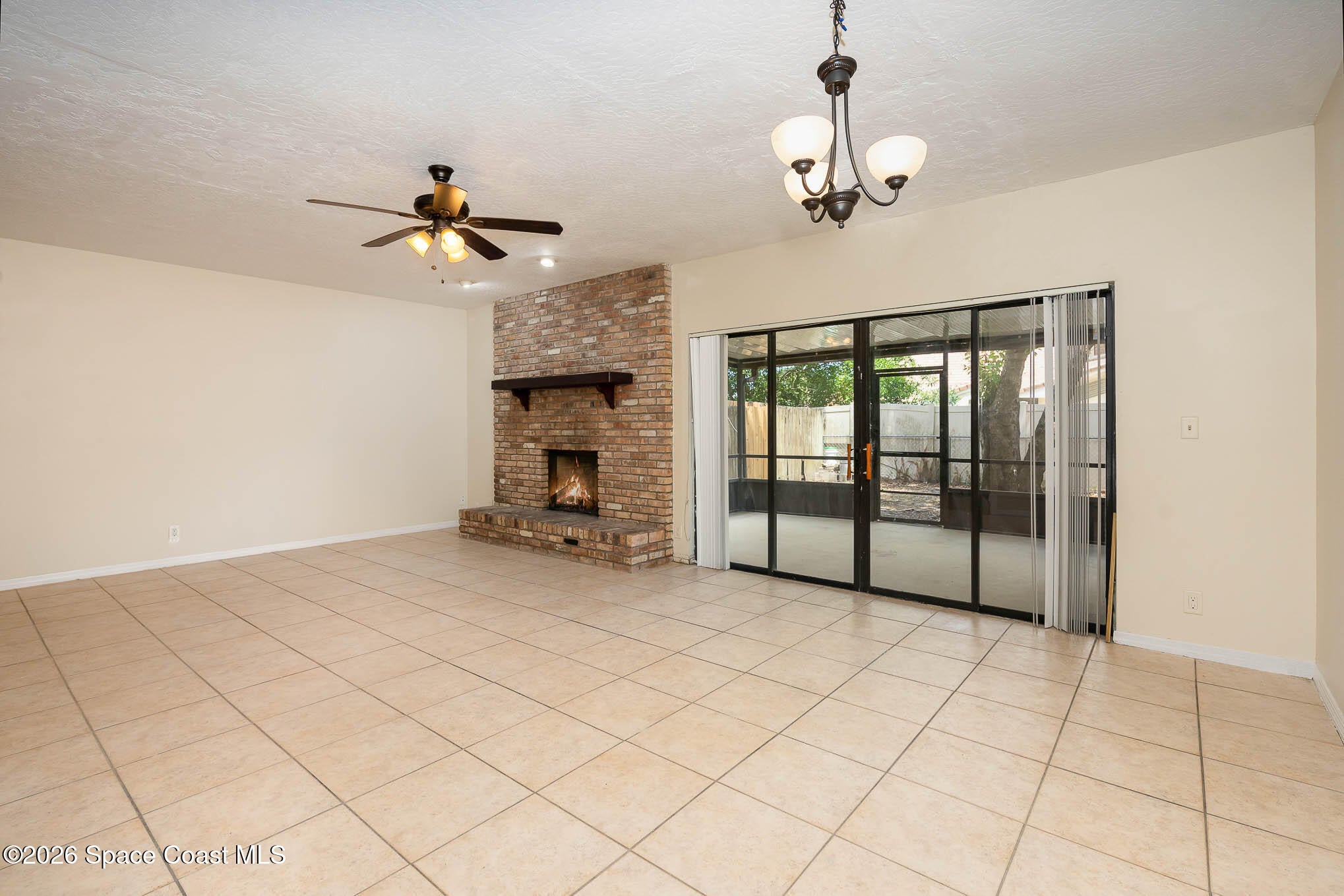 1911 Cashew Courtway