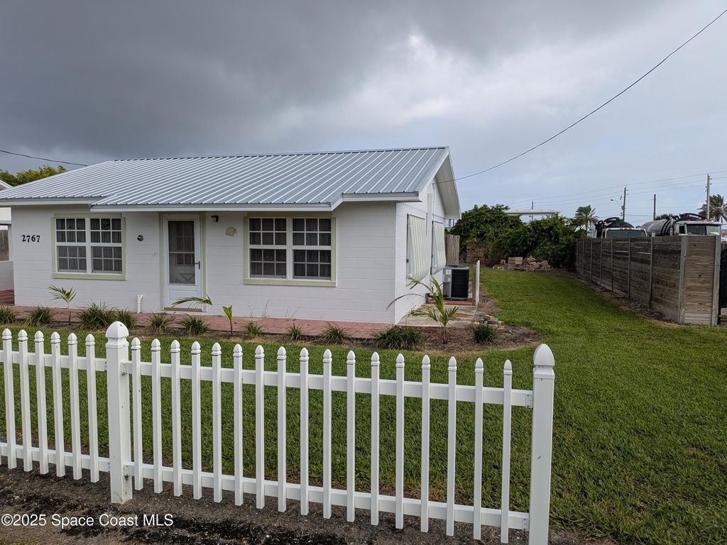 Photo of 2767 Palm Drive NE, Palm Bay, FL 32905 (MLS # 1058933)
