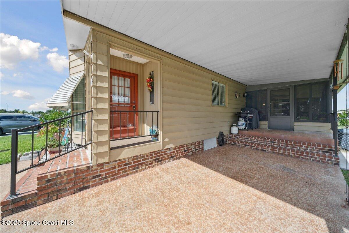 1894 Seagrape Street NE