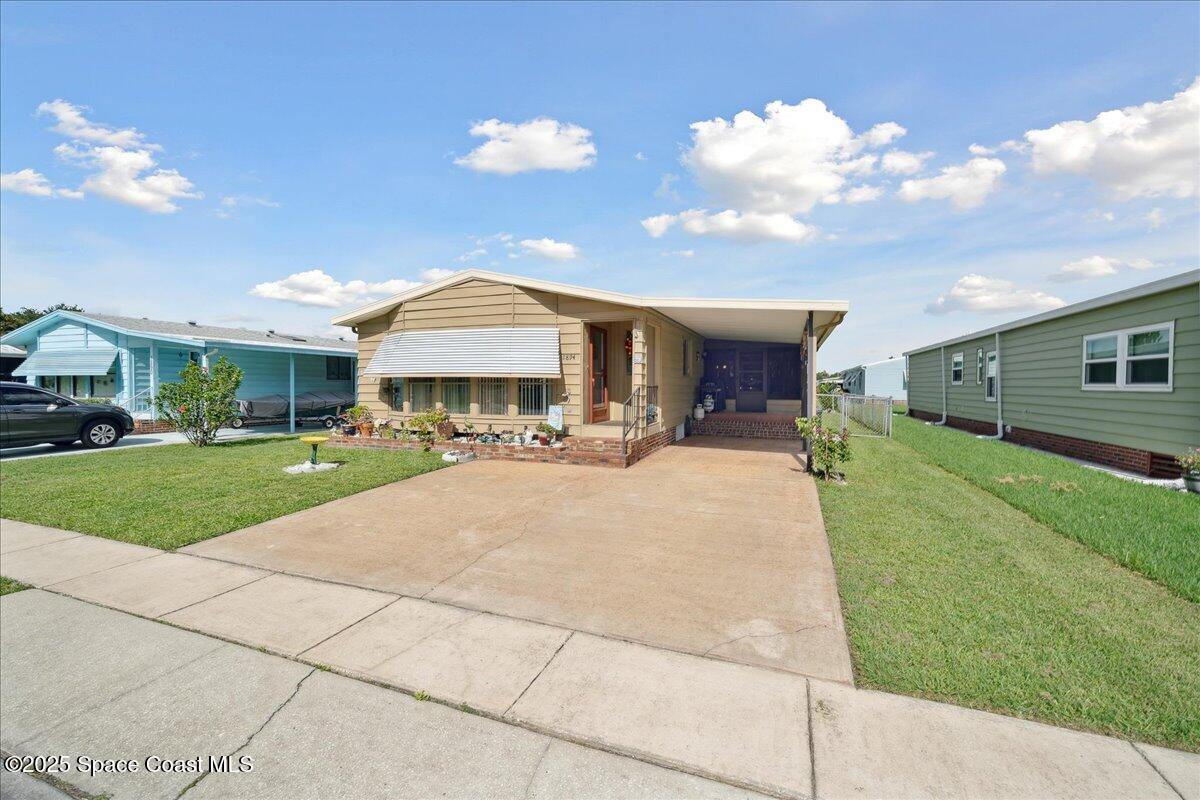 1894 Seagrape Street NE